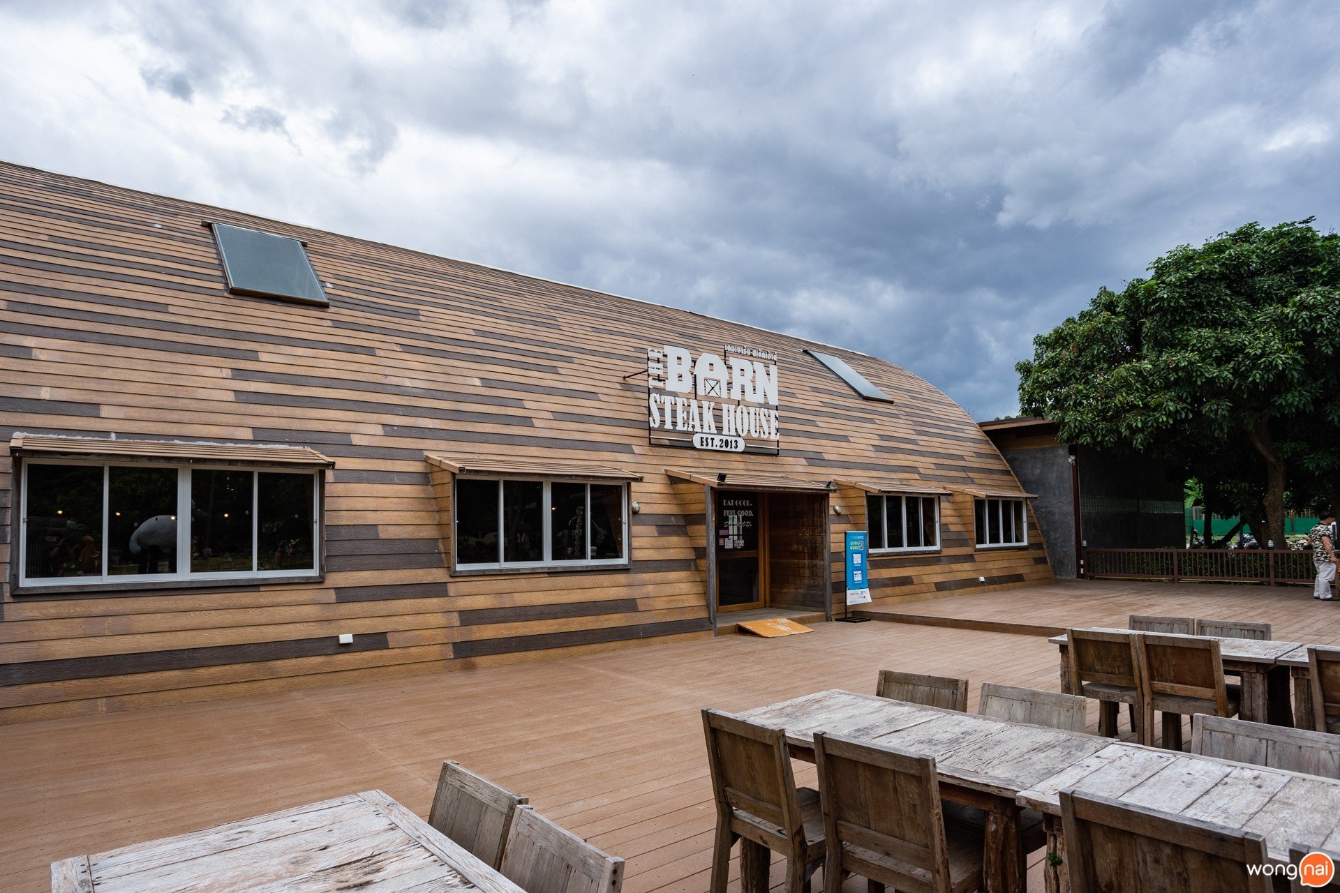สเต๊ก บุฟเฟ่ต์ หมู่บ้านลึกลับ Hidden Village ที่มีไดโนเสาร์ The Barn Steak House เชียงใหม่