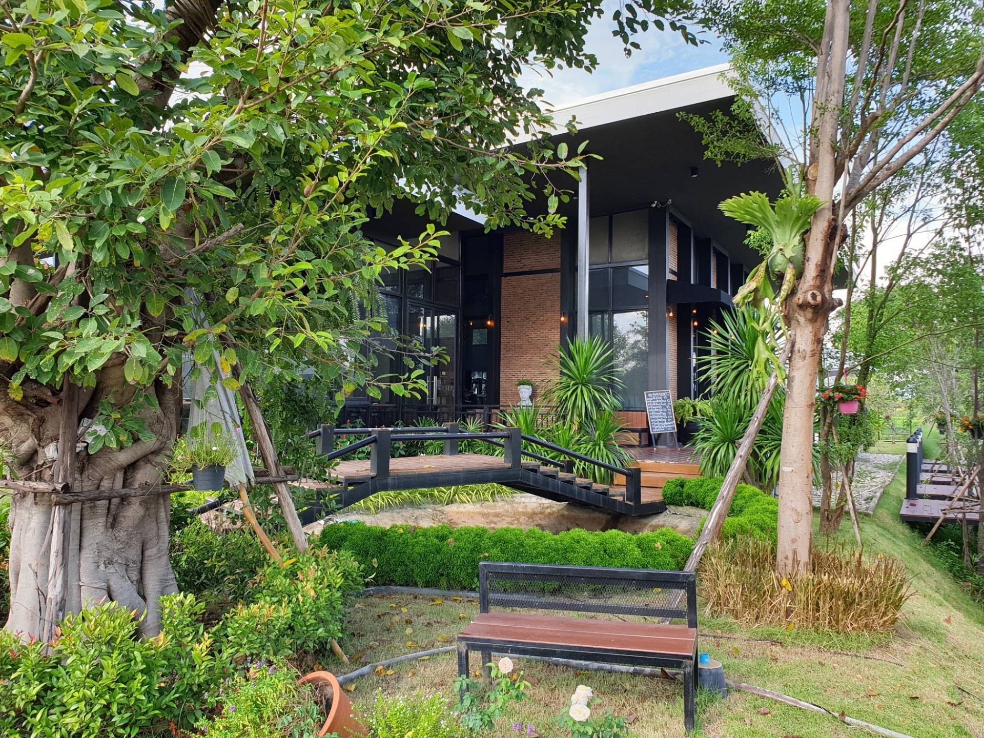 รีวิว Rock & Loft Cafe รสชาตกลางๆบรรยากาศดีเว่อ Wongnai