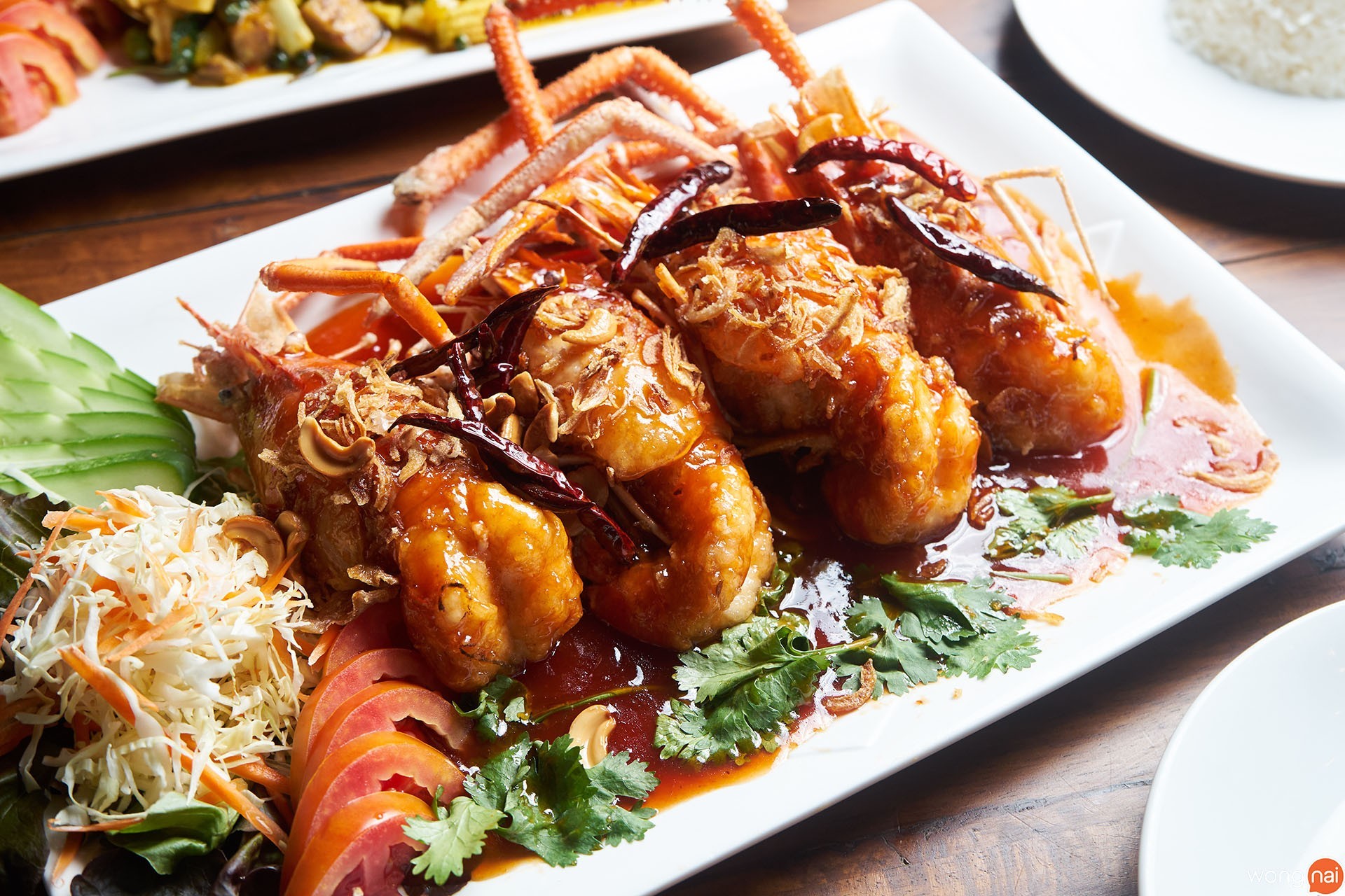 กุ้งราดซอสมะขาม ของร้าน 61 Cozy Garden Bistro