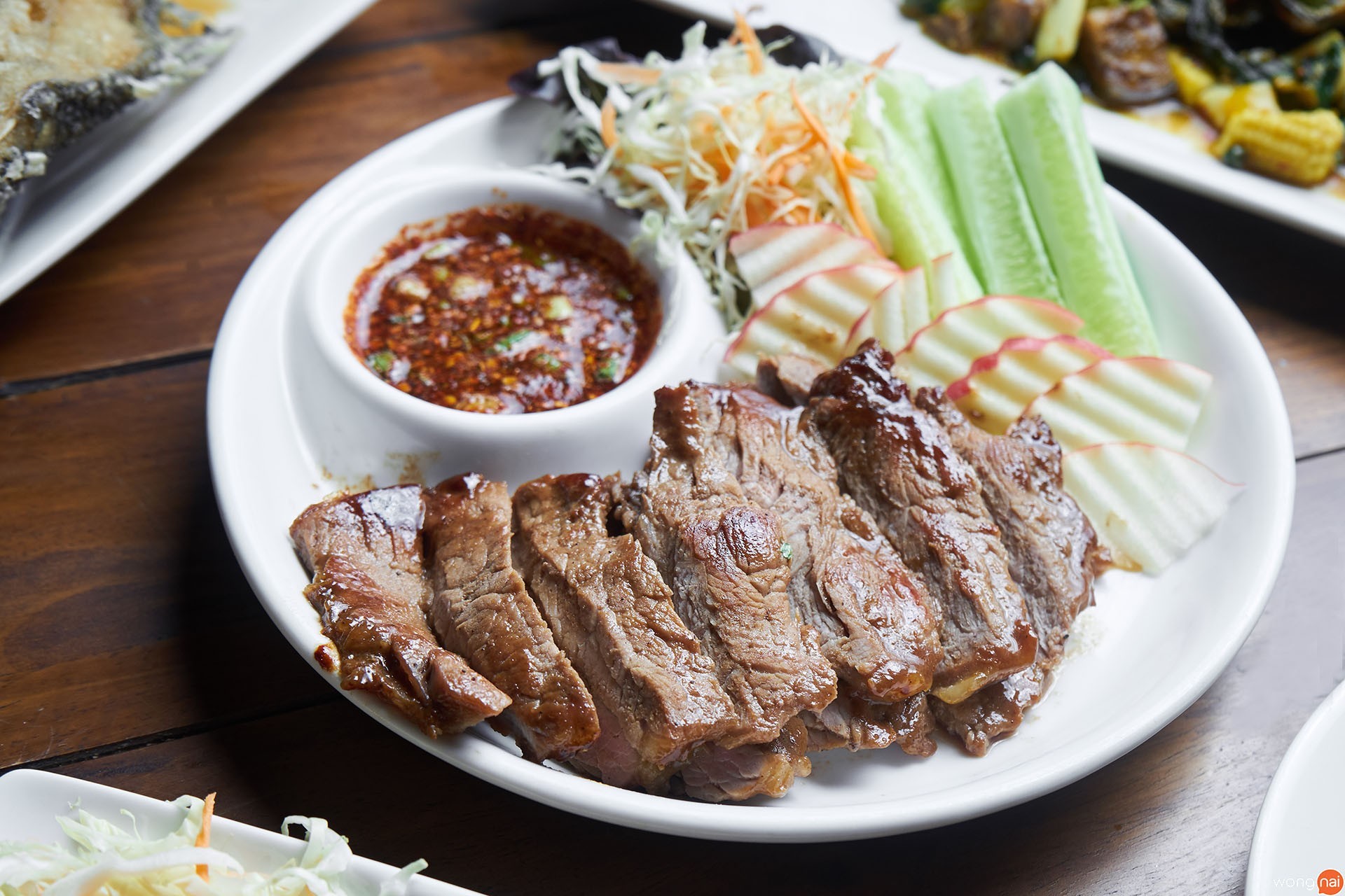 เนื้อย่างจิ้มแจ่ว ของร้าน 61 Cozy Garden Bistro