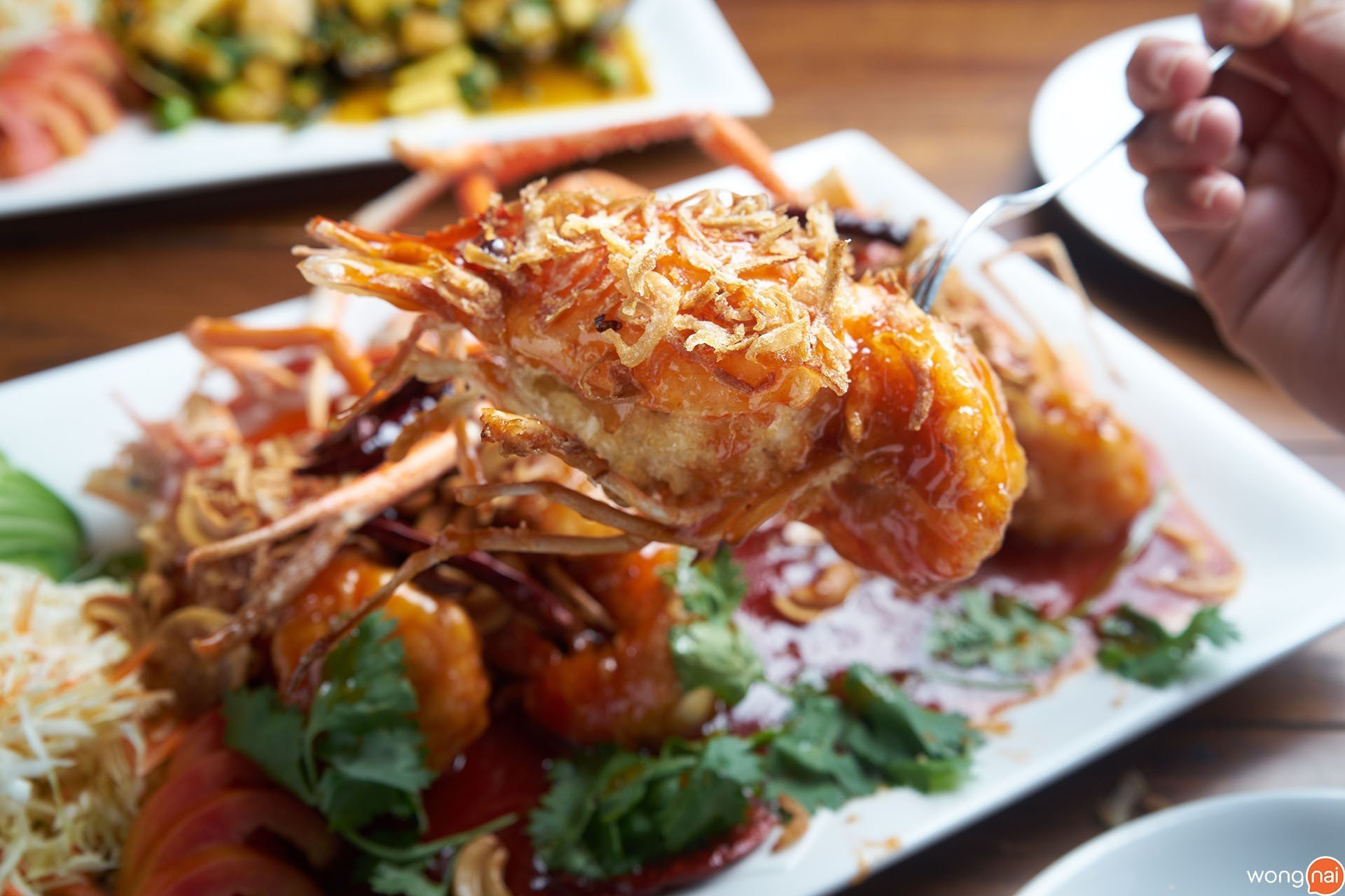 กุ้งราดซอสมะขาม ของร้าน 61 Cozy Garden Bistro