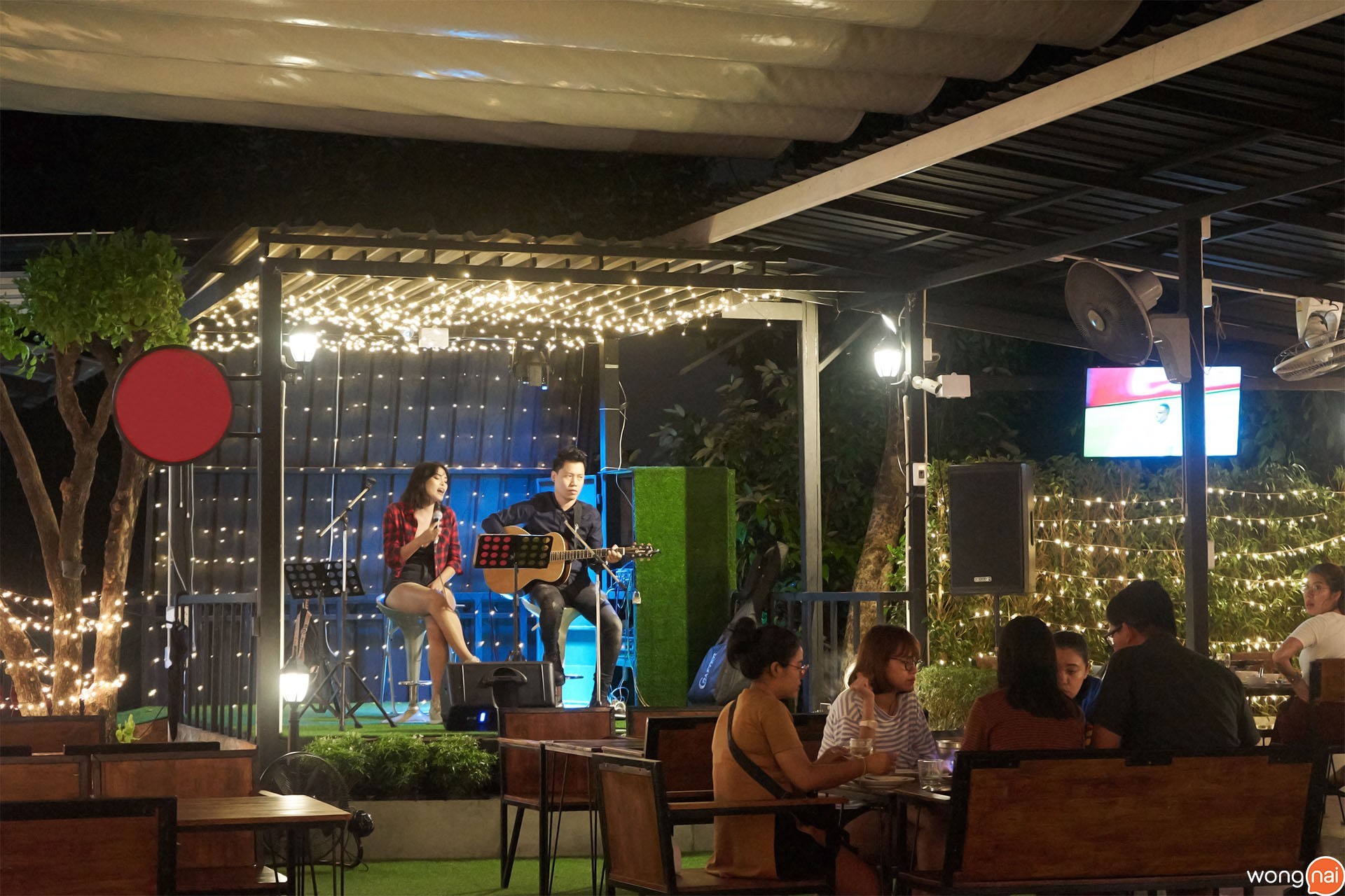 บรรยากาศภายใน ของร้าน 61 Cozy Garden Bistro