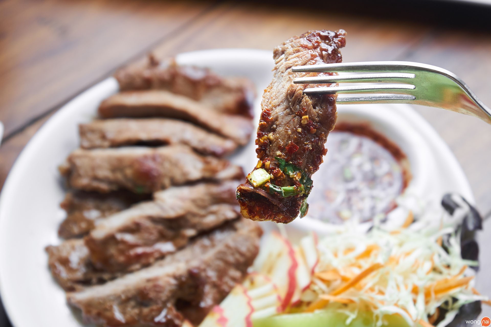 เนื้อย่างจิ้มแจ่ว ของร้าน 61 Cozy Garden Bistro