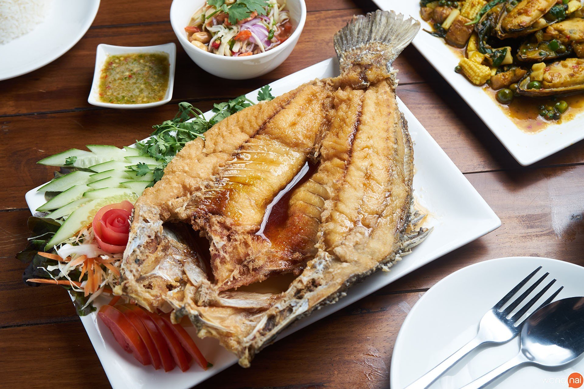 ปลากะพงทอดน้ำปลา ของร้าน 61 Cozy Garden Bistro