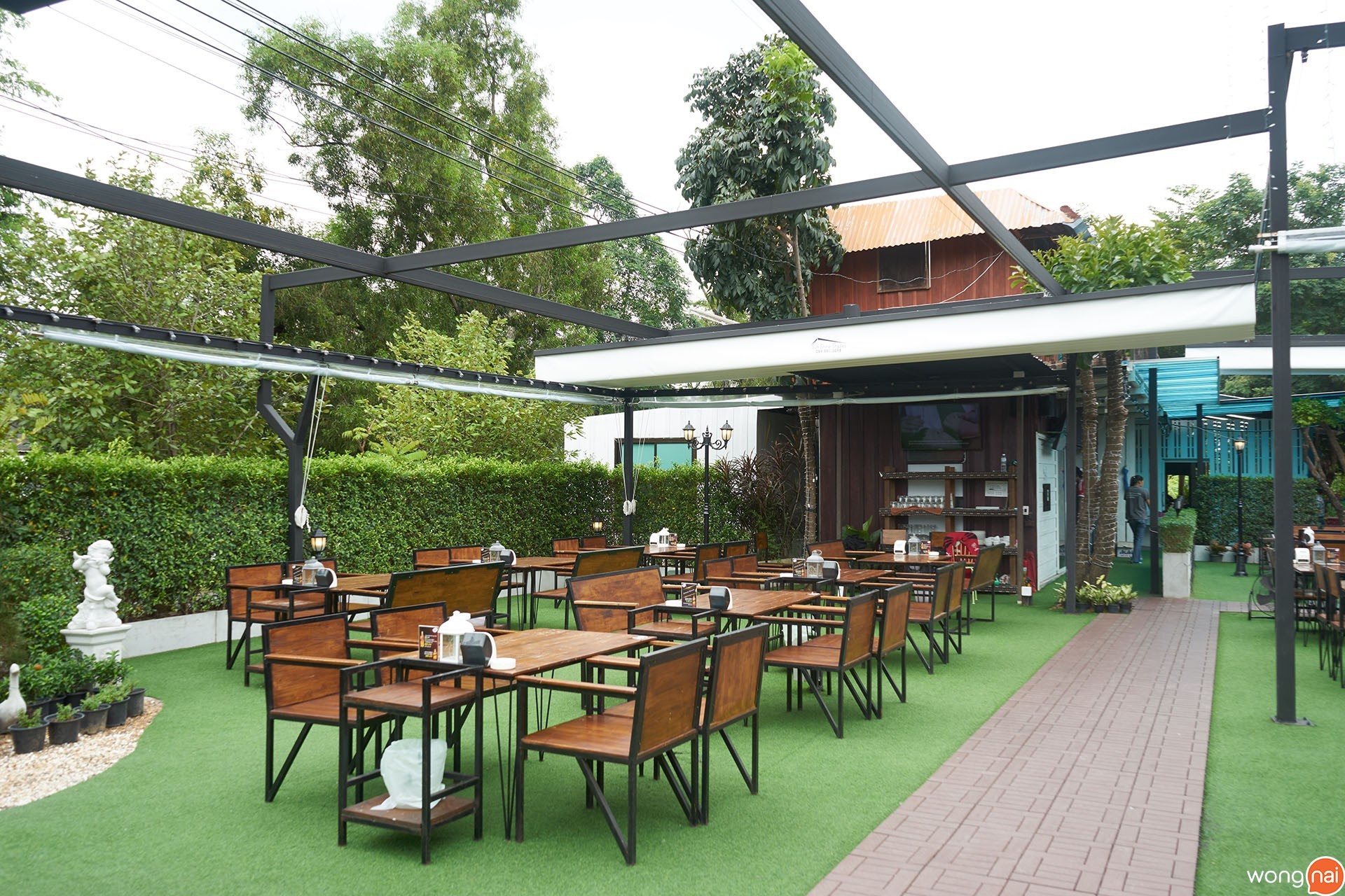 บรรยากาศภายใน ของร้าน 61 Cozy Garden Bistro