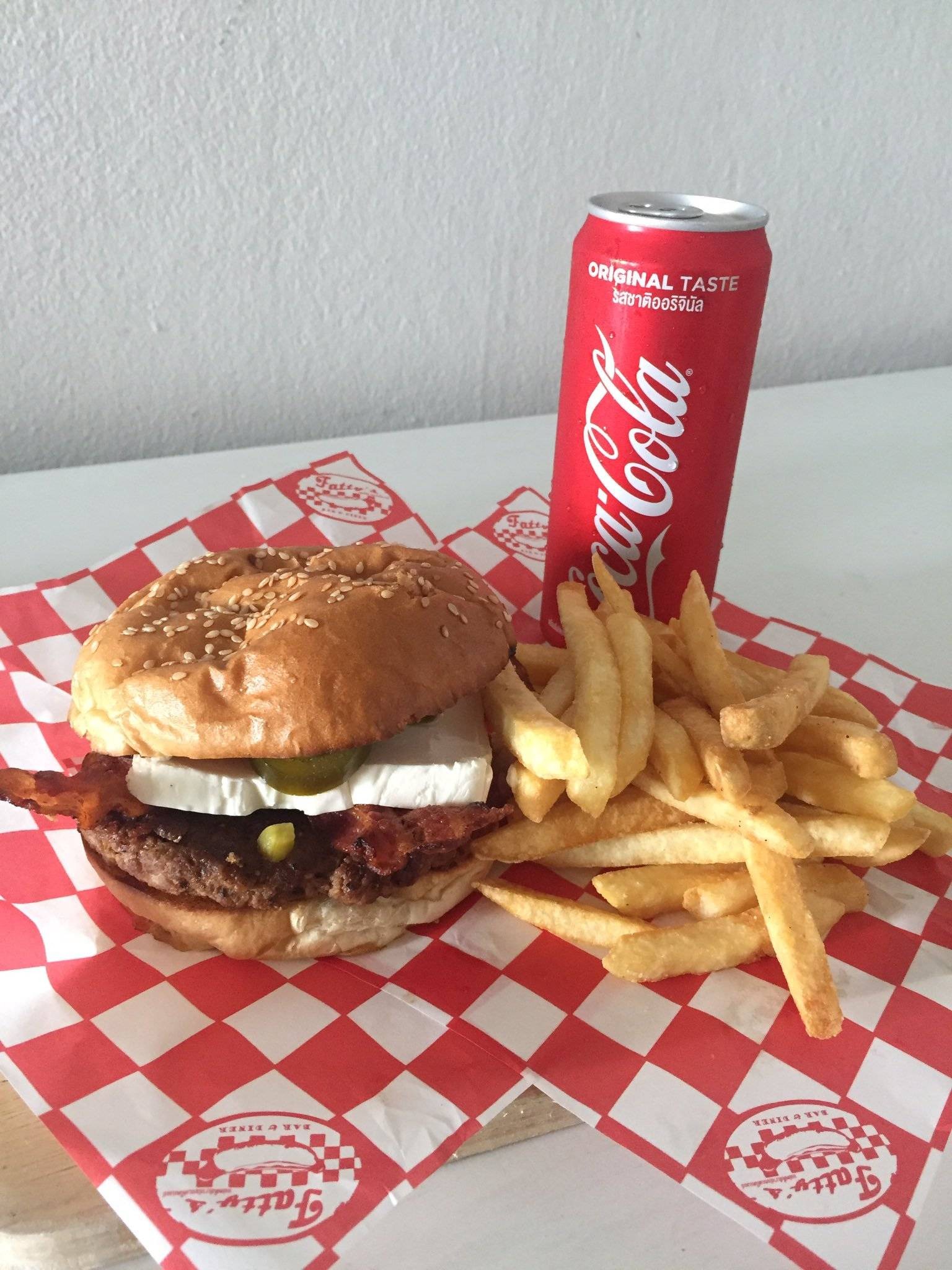 รีวิว Fatty's Bar & Diner - อยากกินเบอร์เกอร์แบบอเมริกัน ต้องที่นี่เลย