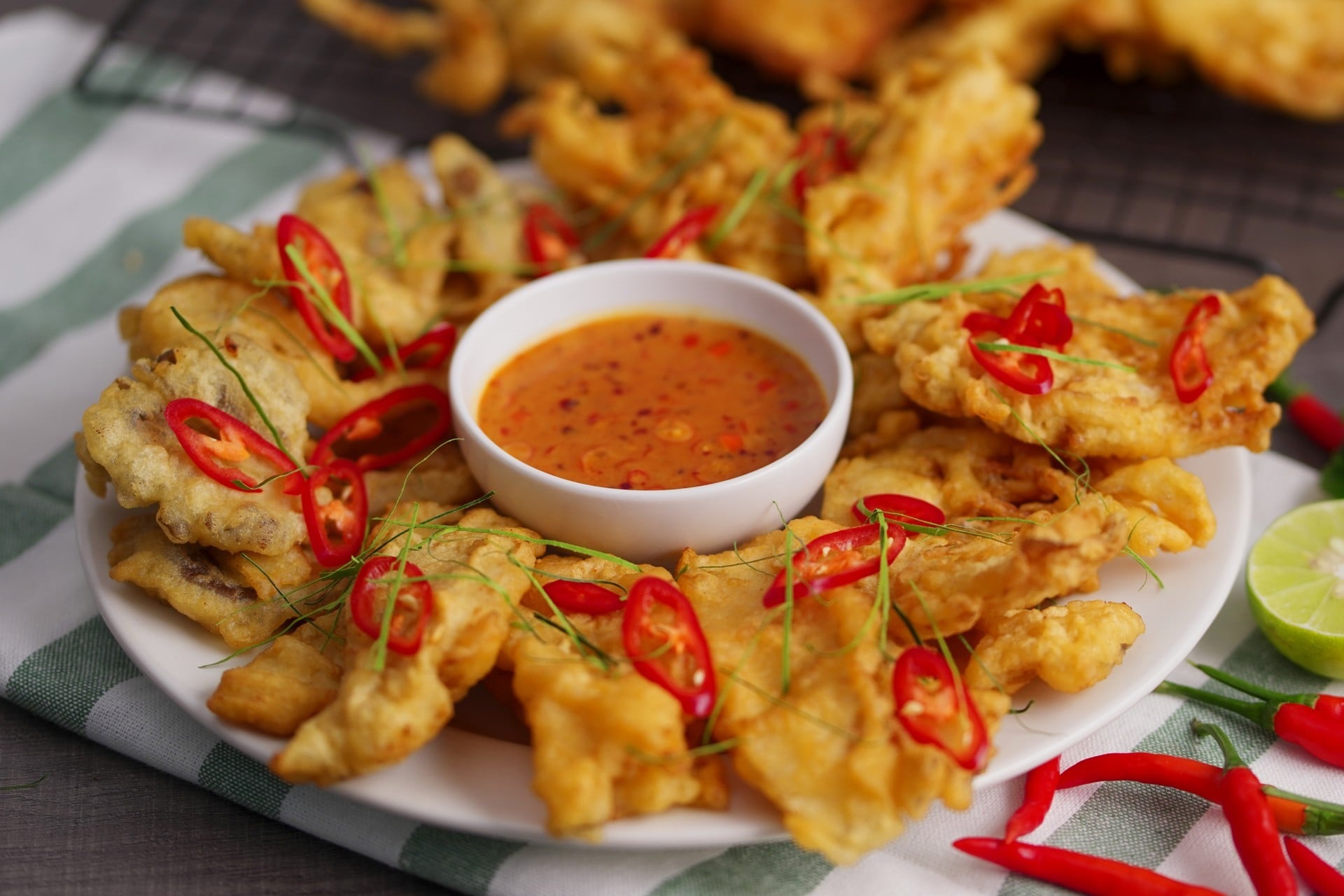 ยำเห็ดทอดสามสหาย