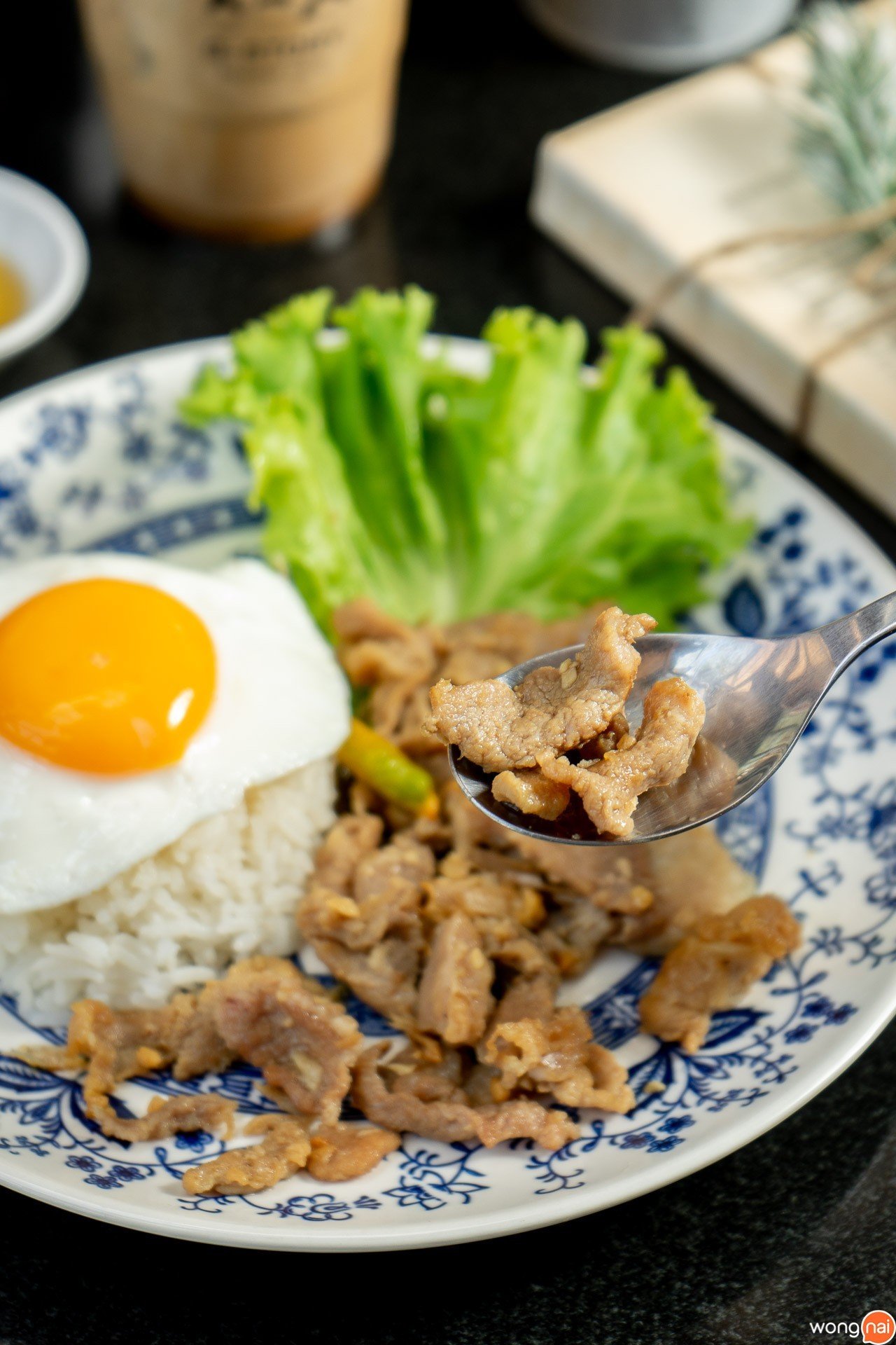 ข้าวหมูคั่วพริกเกลือ ของคาเฟ่ G Story Cafe
