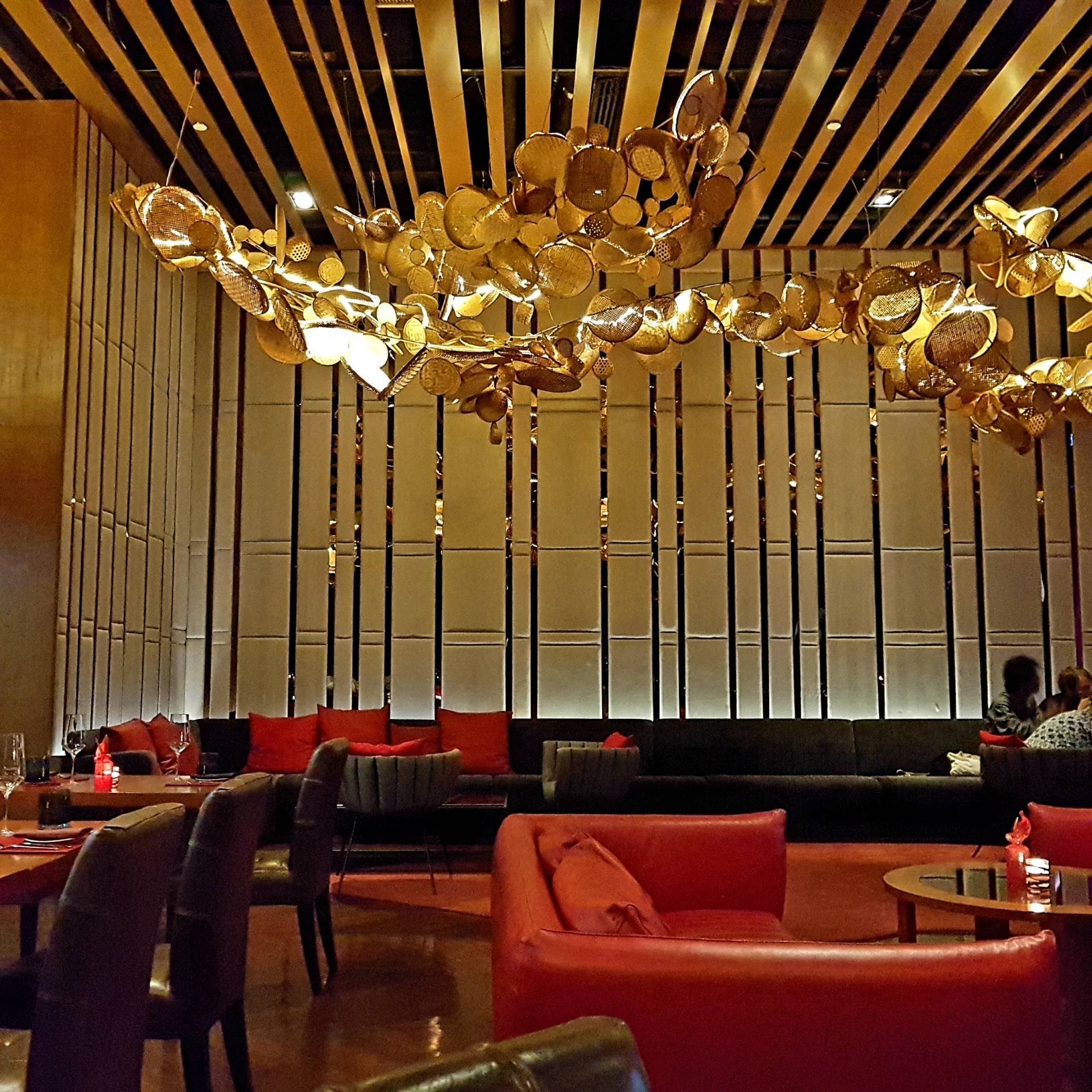 รูป ATTITUDE ROOFTOP BAR & RESTAURANT Avani Hotel