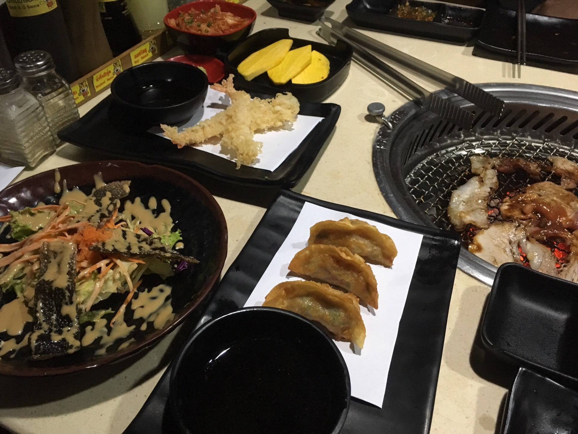 เกี๊ยวซ่า ร้าน Tenjo Sushi & Yakiniku Premium Buffet Gateway Ekamai