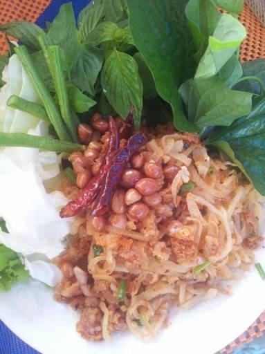 รีวิว ยำแหนมสดตลาดพลู - อร่อยมาก ต้องโดน