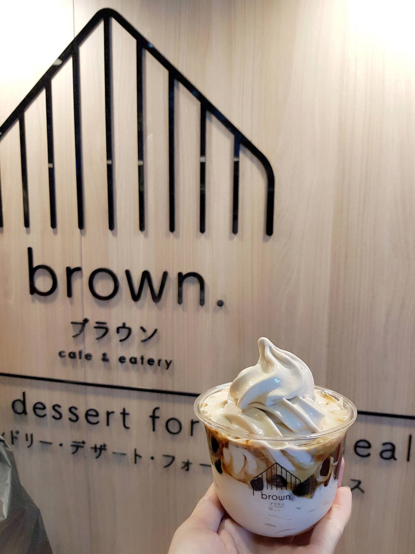 รีวิว Brown Café สยามสแควร์ ซอย5 ซอฟ์เสิร์ฟชานมไข่มุกกับบูทชั่วคราว
