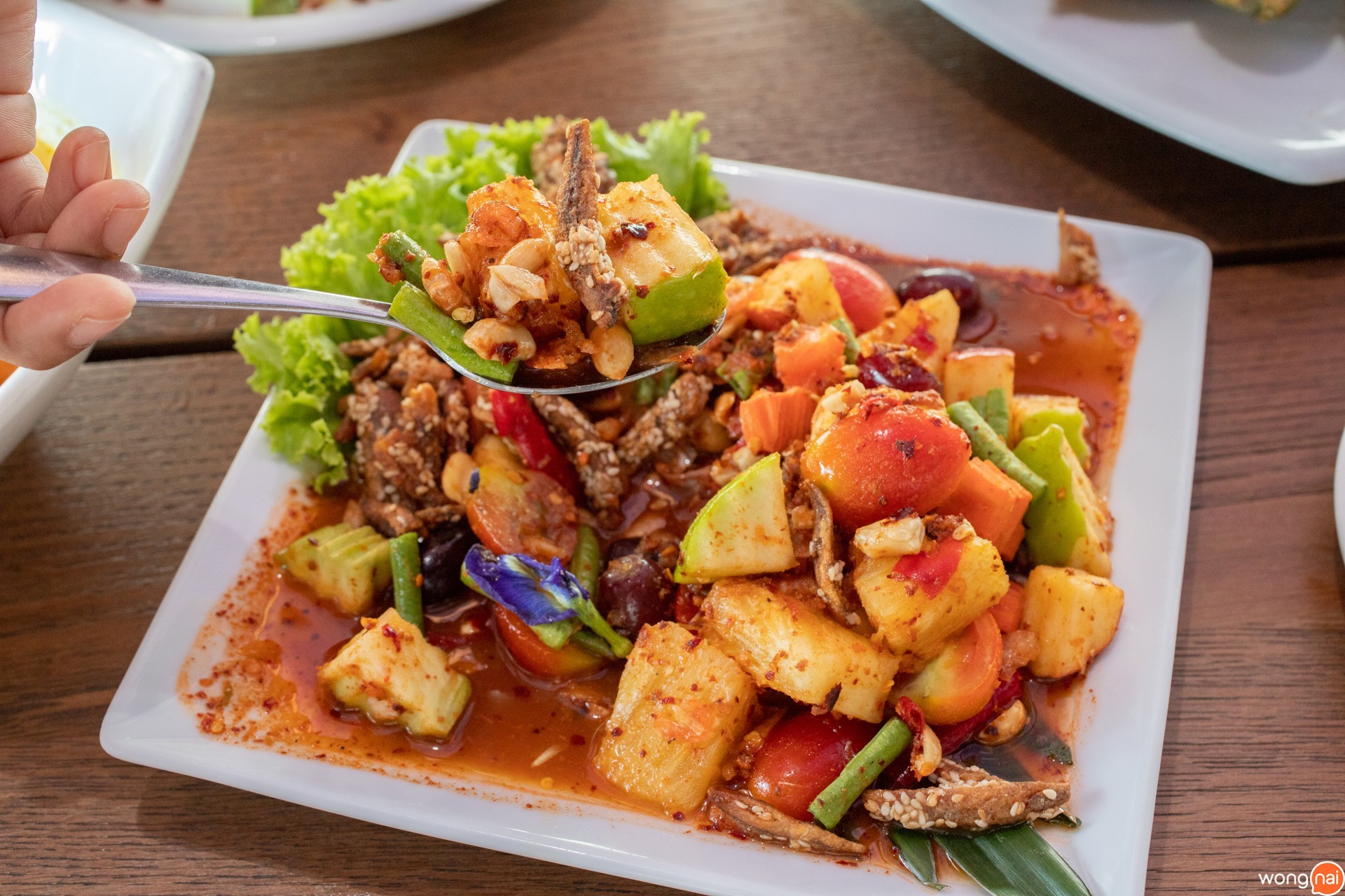 เมนู “ตำผลไม้” ของร้าน “Sky Hill Bar & Restaurant” สุราษฎร์ธานี