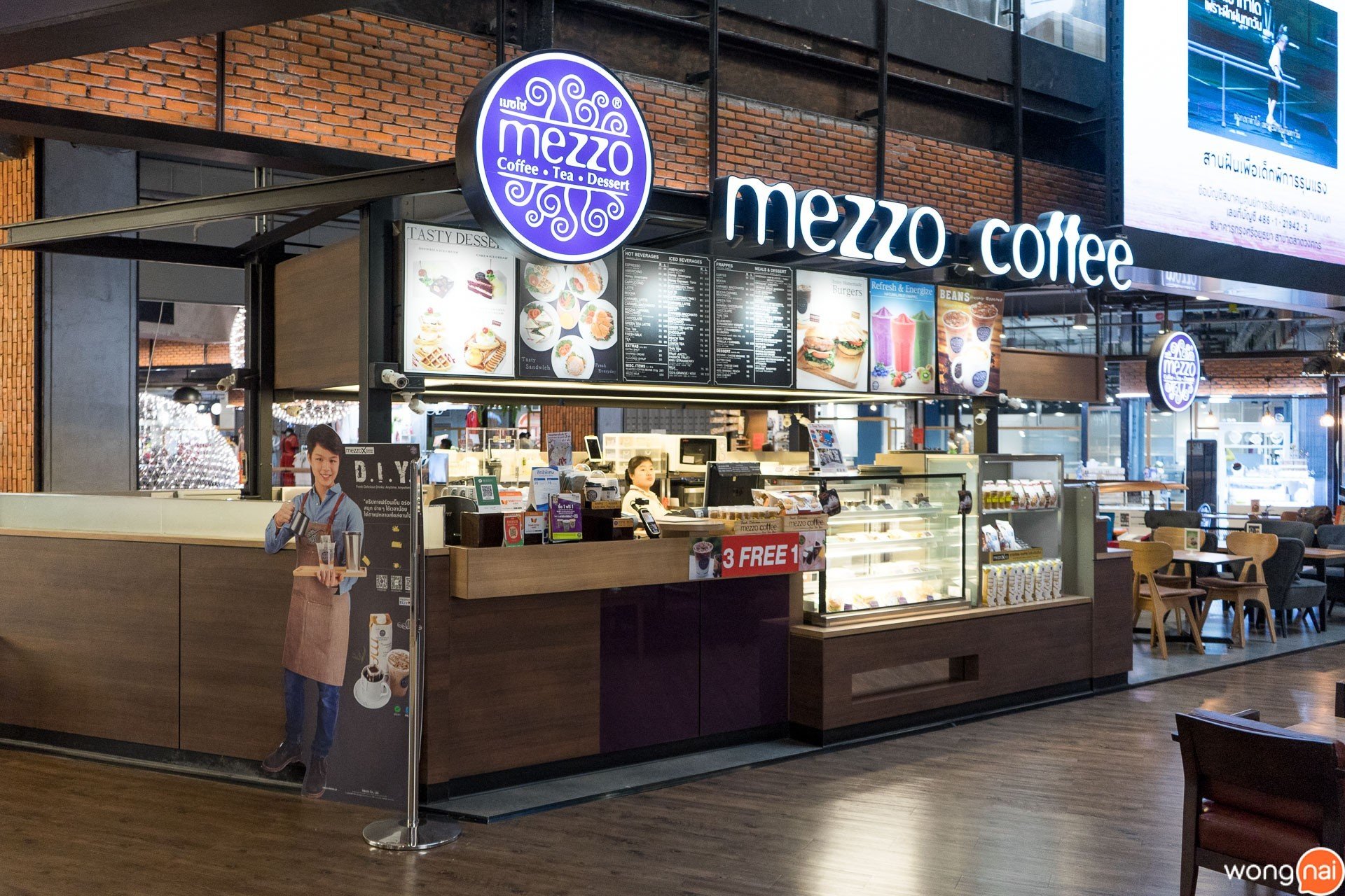 บรรยากาศหน้าร้านของ ร้านกาแฟและเบเกอรี Mezzo Coffee