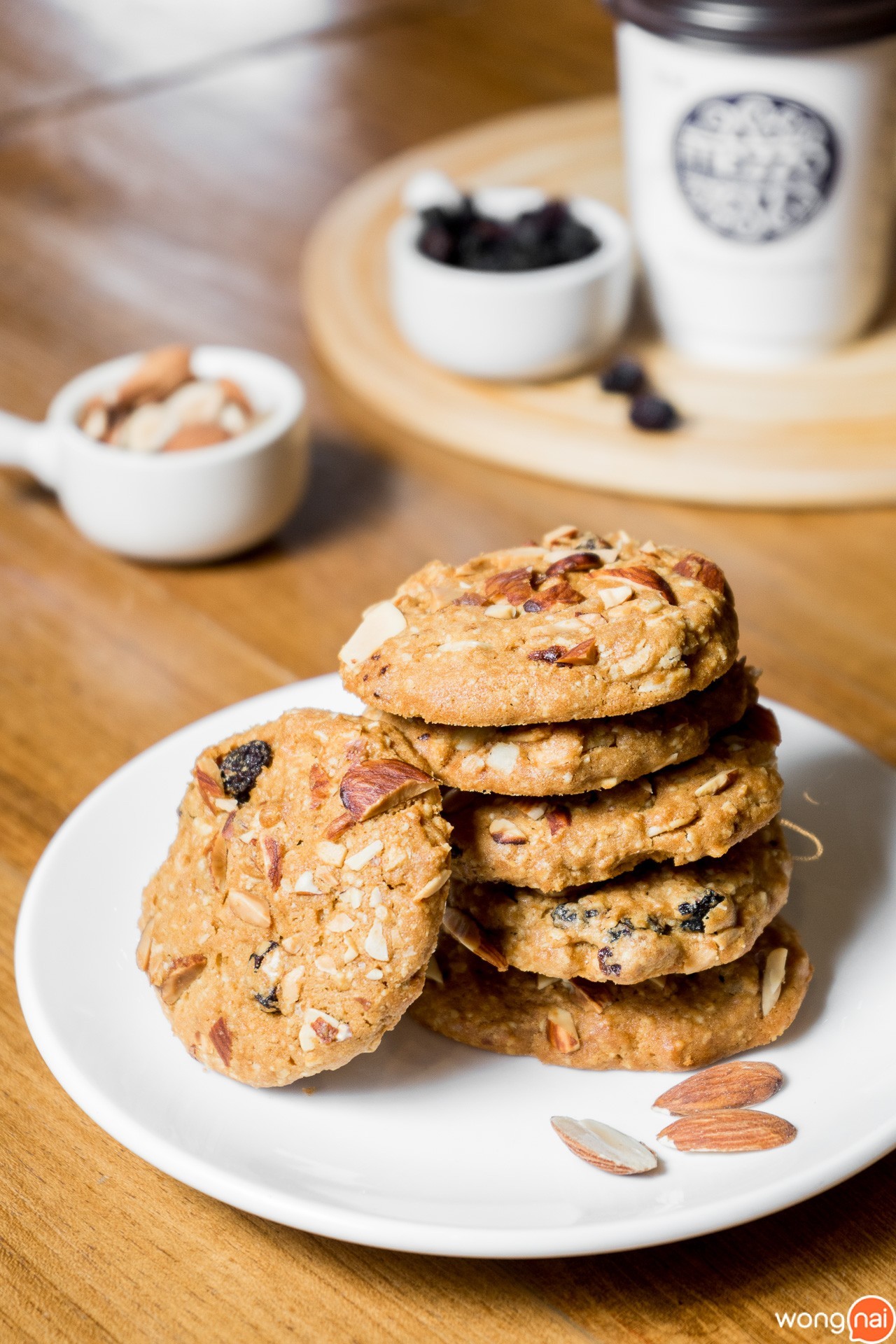 Cookies Almond & Raisins ของ ร้านกาแฟและเบเกอรี Mezzo Coffee
