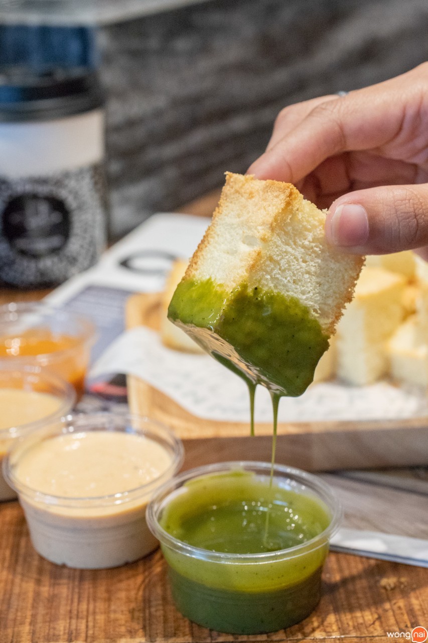 เมนู “dipping toast” ของร้าน “CUB House” สุราษฎร์ธานี