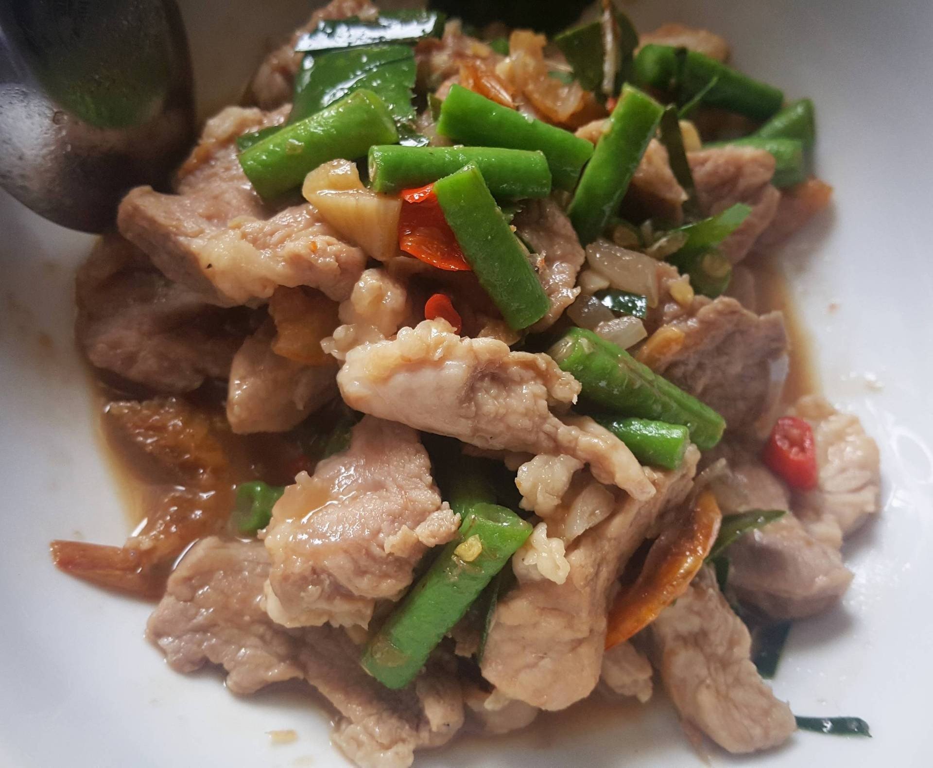 หมูผัดกะปิ สูตรง้ายง่าย !