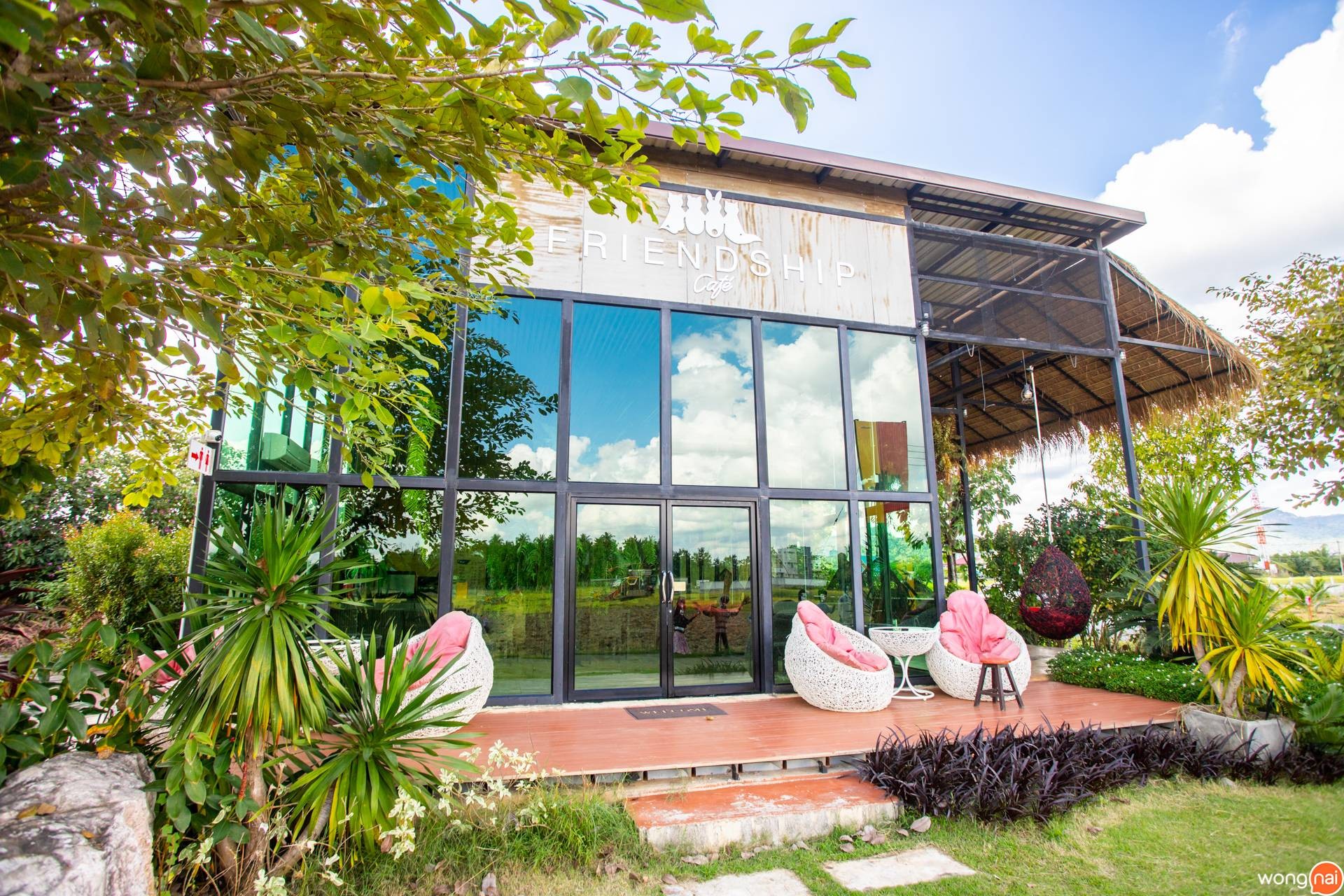 บรรยากาศบริเวณหน้าร้าน Friendship Cafe