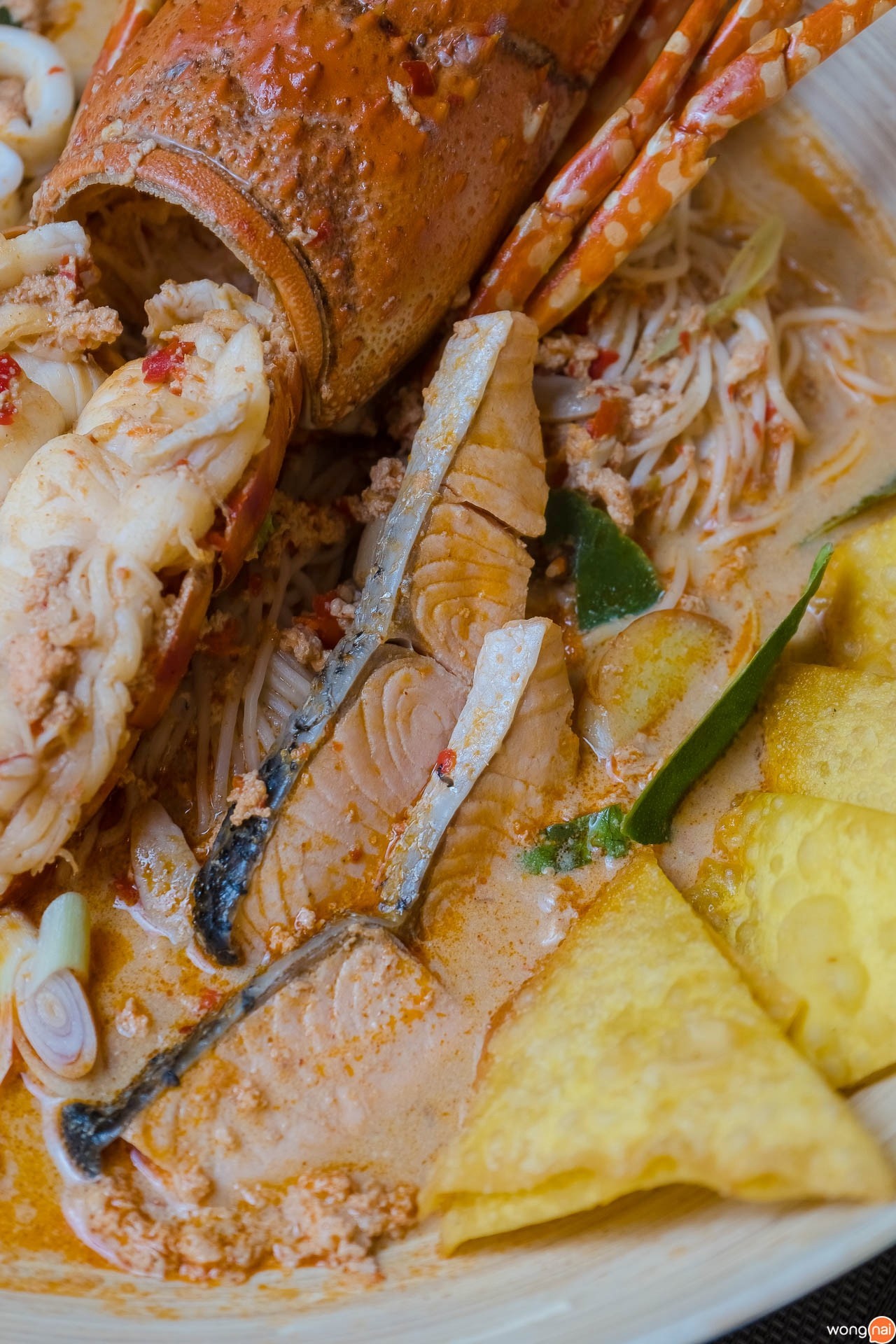 บะหมี่ต้มยำกุ้งมังกร