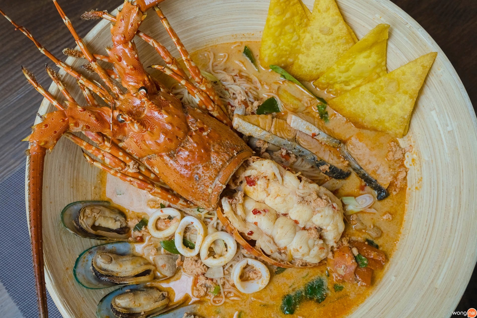 บะหมี่ต้มยำกุ้งมังกร