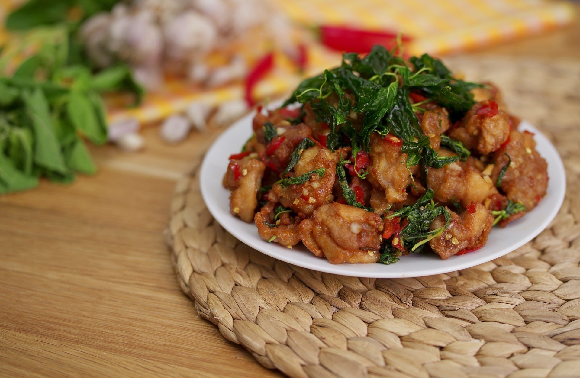 กะเพราไก่กรอบสไปซี่