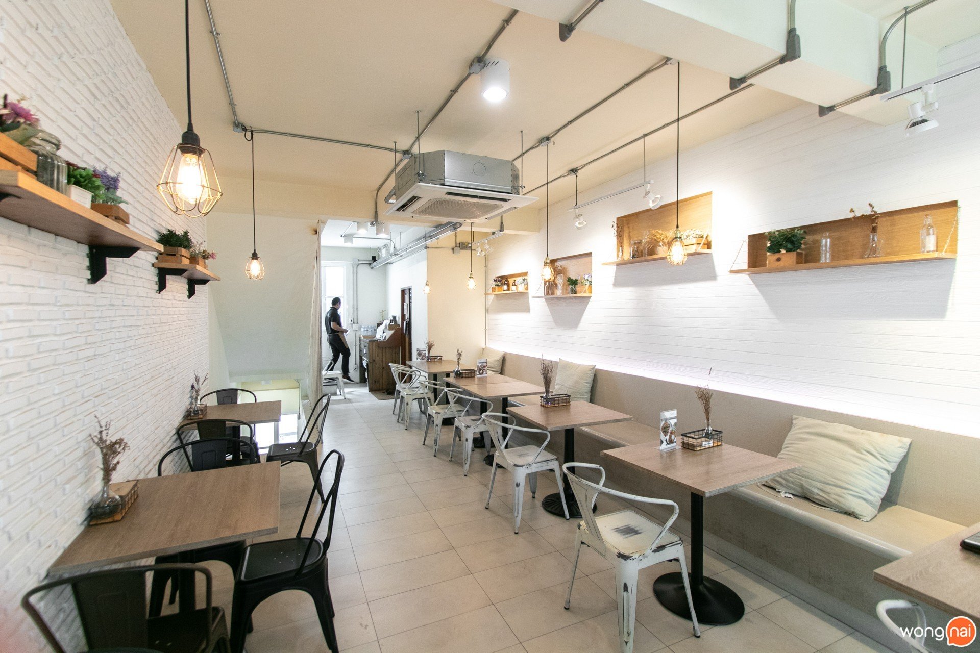 บรรยากาศภายใน ของร้าน Brekkie Organic Cafe