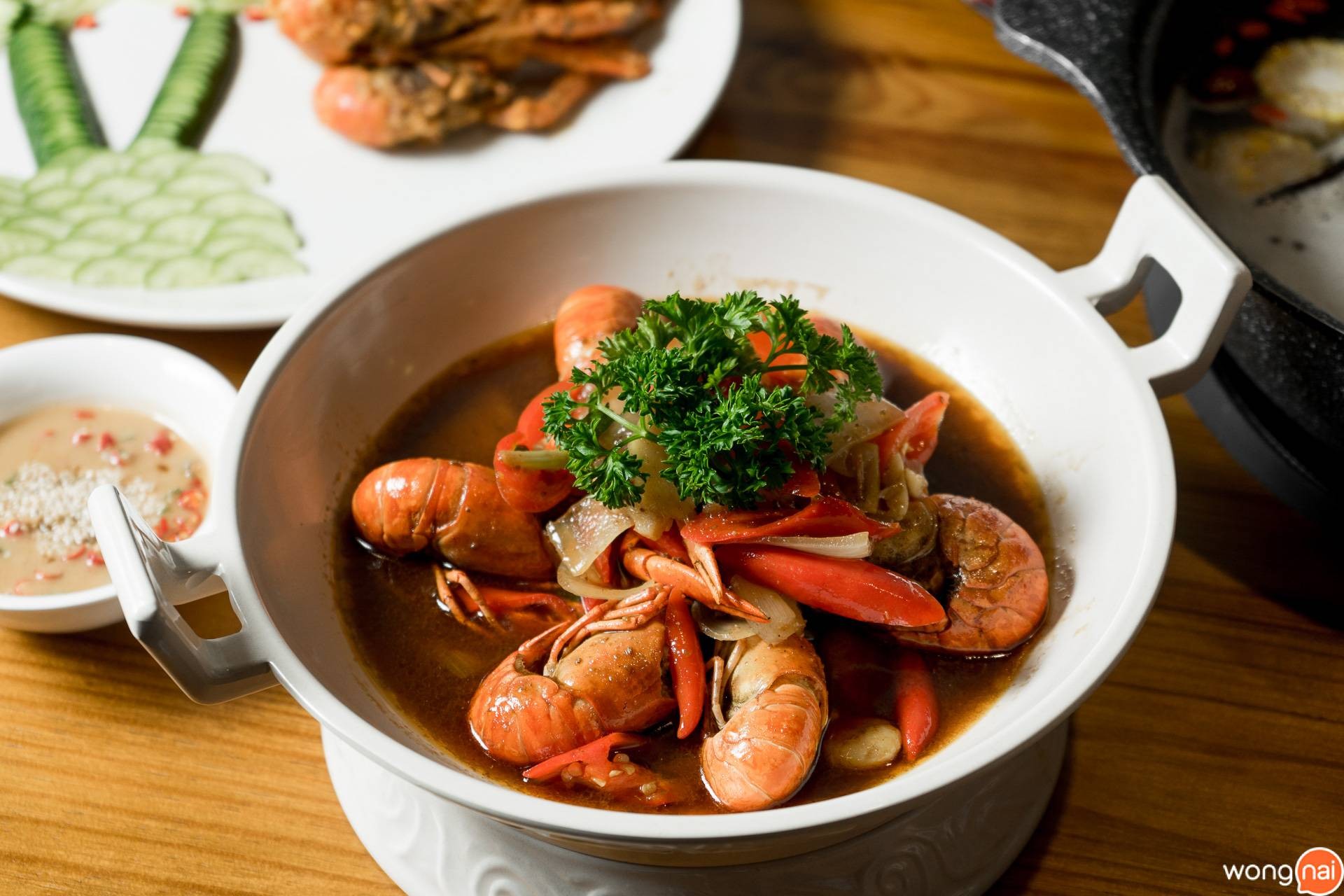 เมนู “กุ้งเครย์ฟิชอบ” ของร้าน “Treasure Beef Shabu”