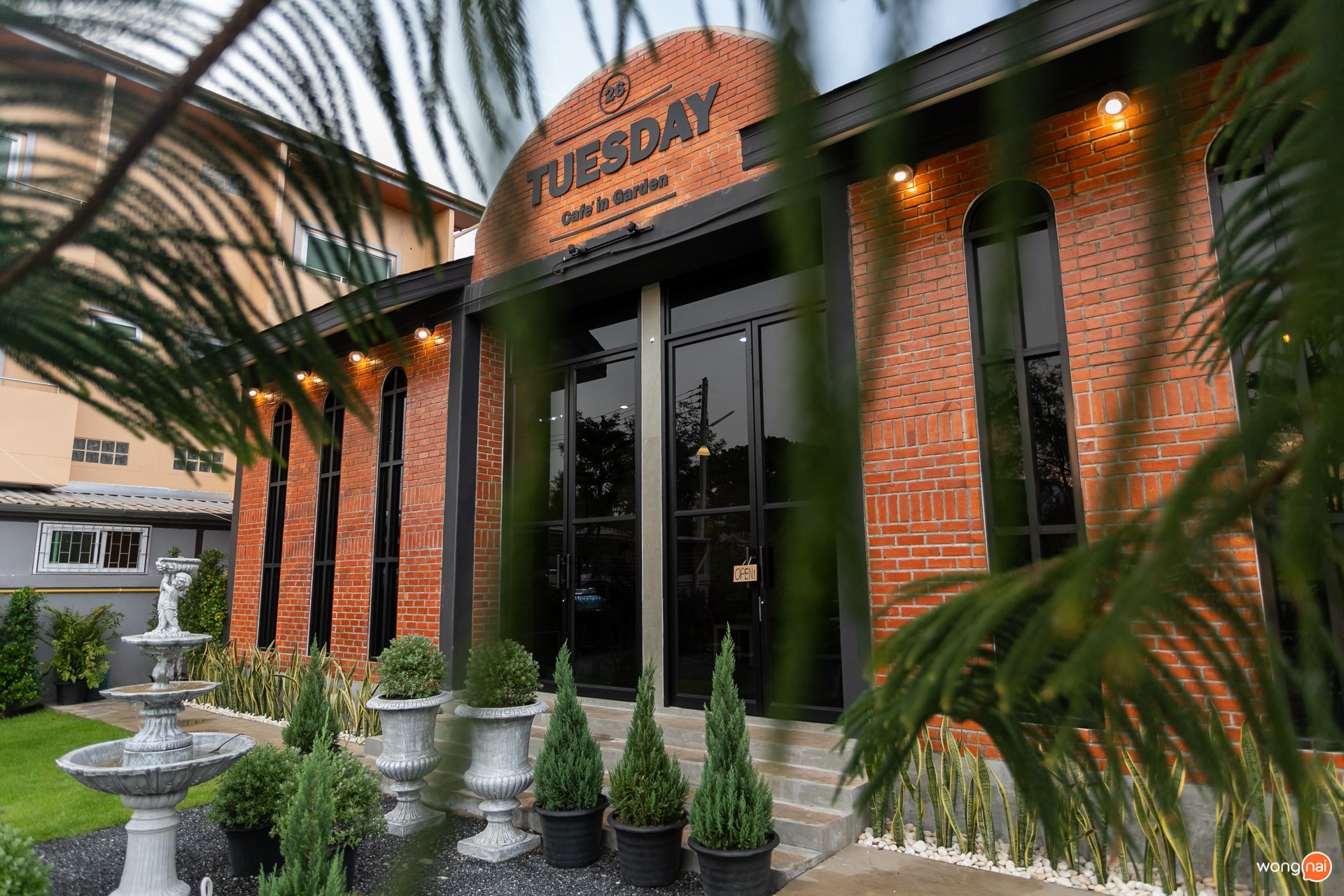 บรรยากาศหน้าร้าน 26 TUESDAY Cafe in Garden