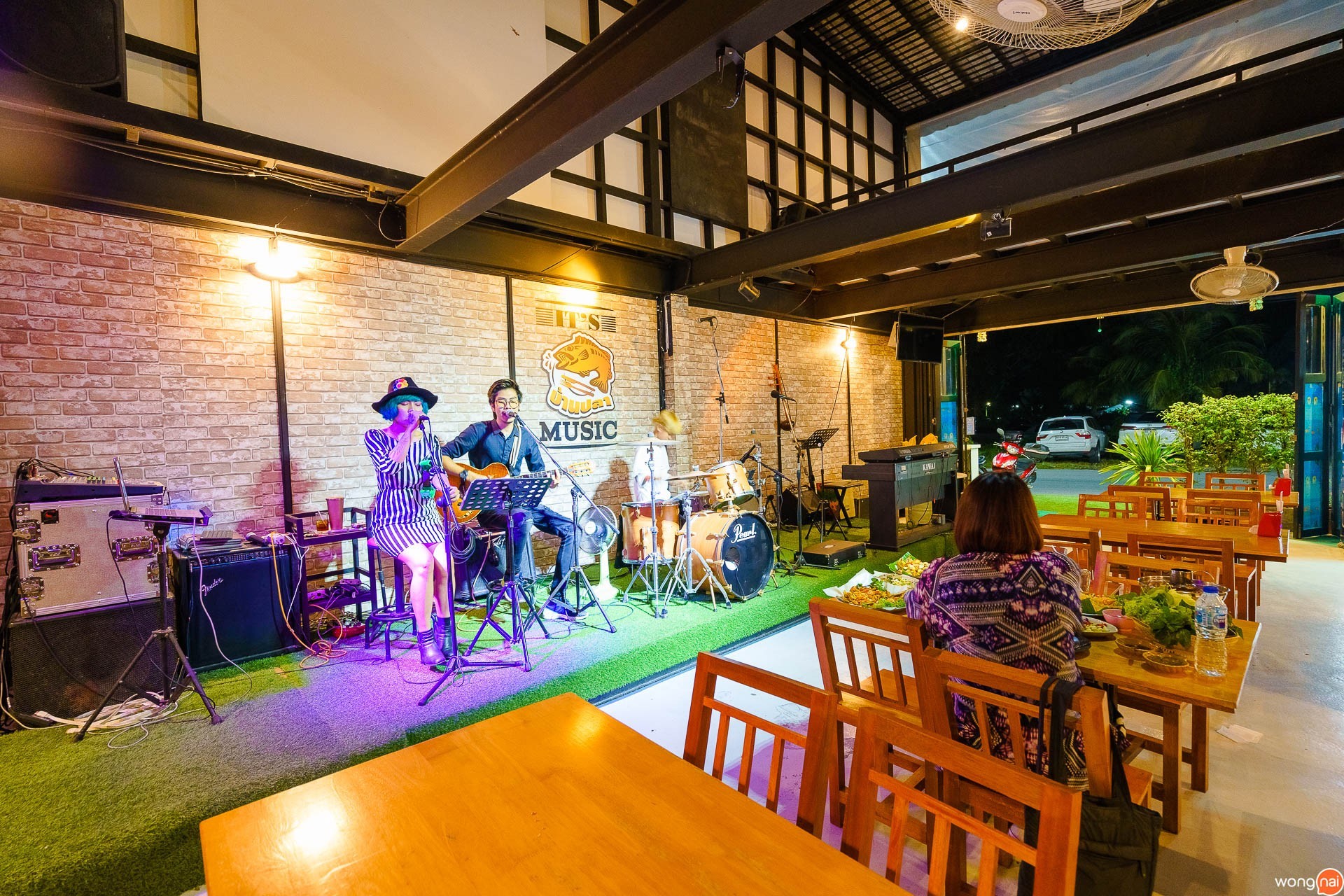 ร้าน “บ้านปลา” ภูเก็ต