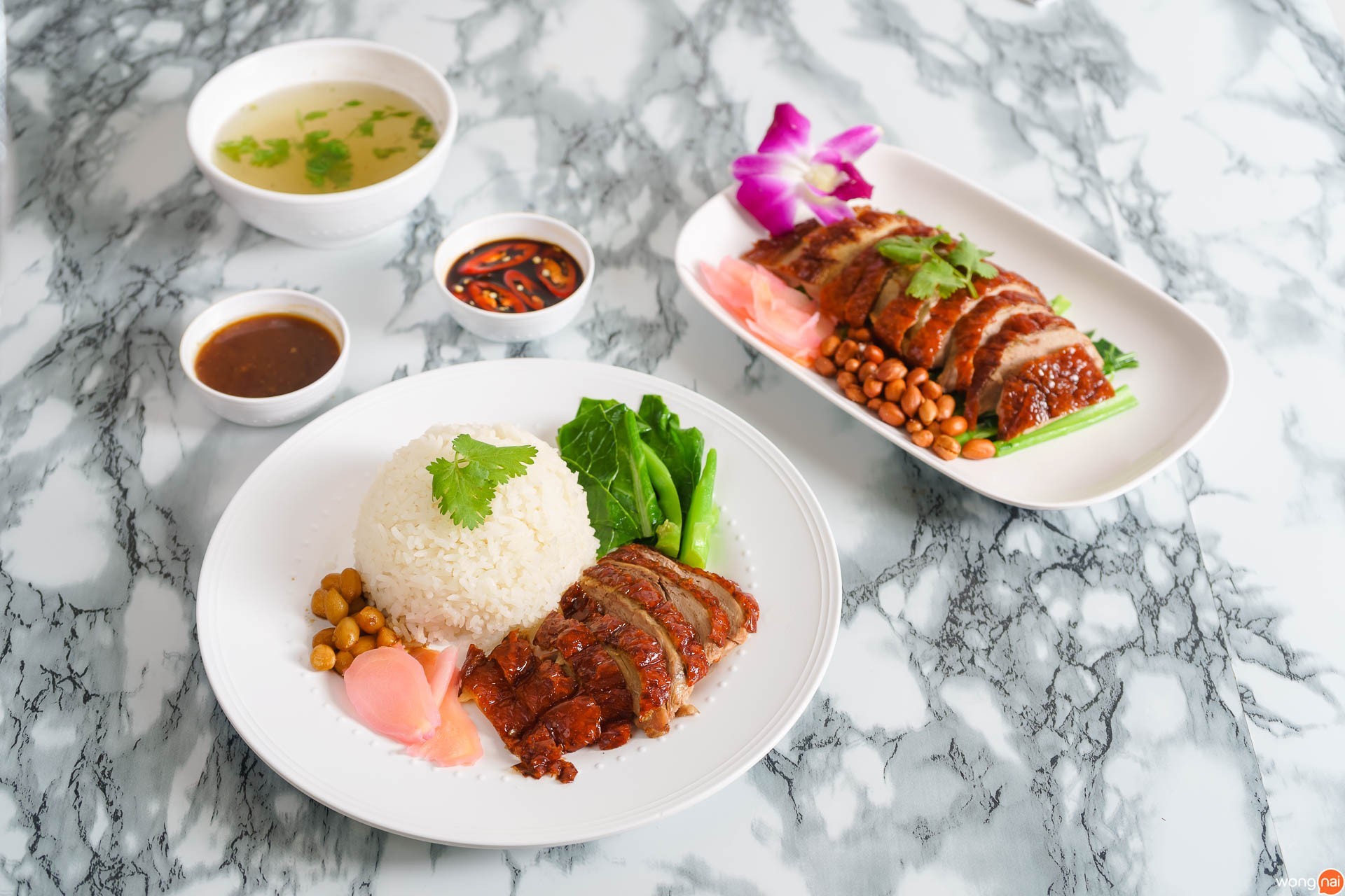 เมนู “ข้าวหน้าเป็ดย่าง” ของร้าน “เป็ดย่างชิกกี่โกล์ด” ภูเก็ต