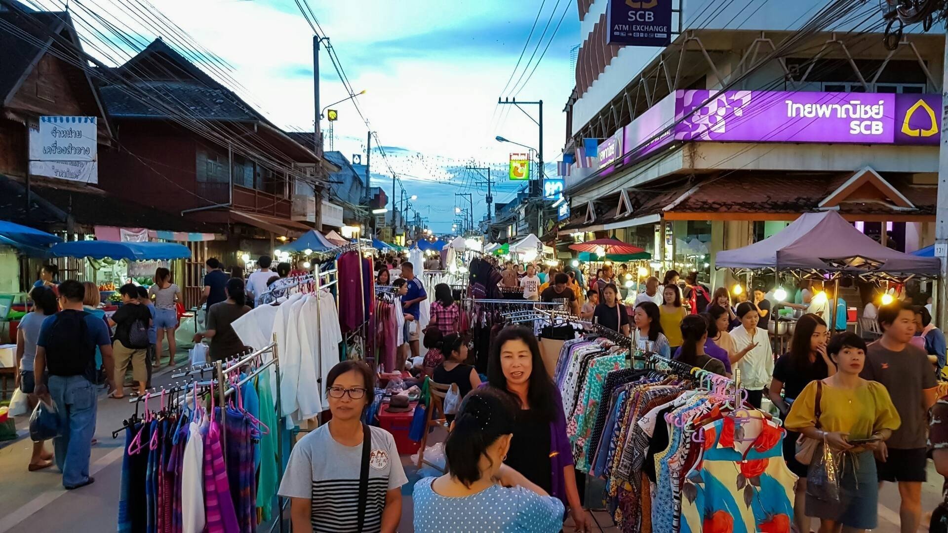 ถนนคนเดินสันกำแพง