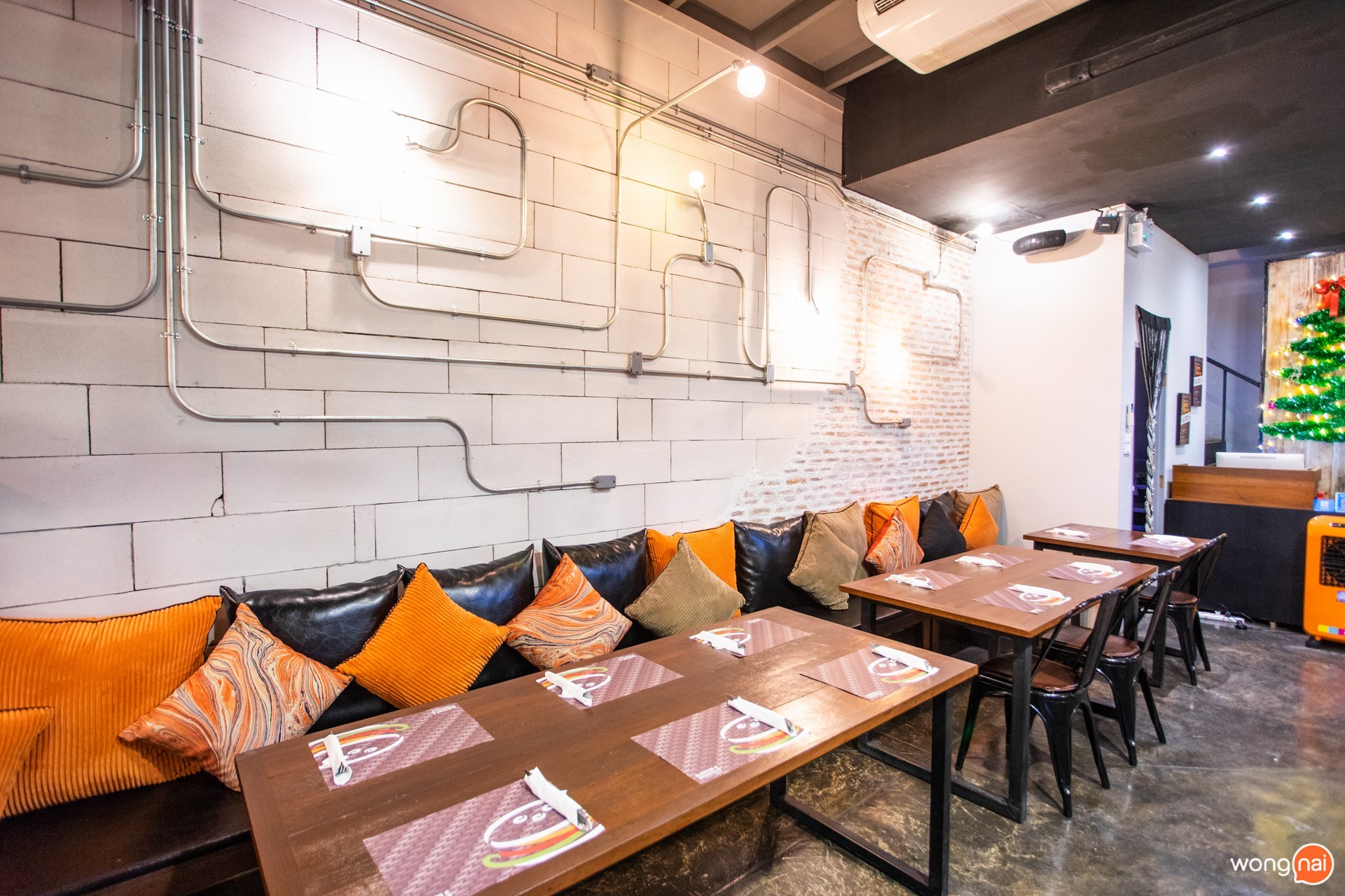 Burgers & Springrolls , ร้านอาหารฟิวชันเชียงใหม่
