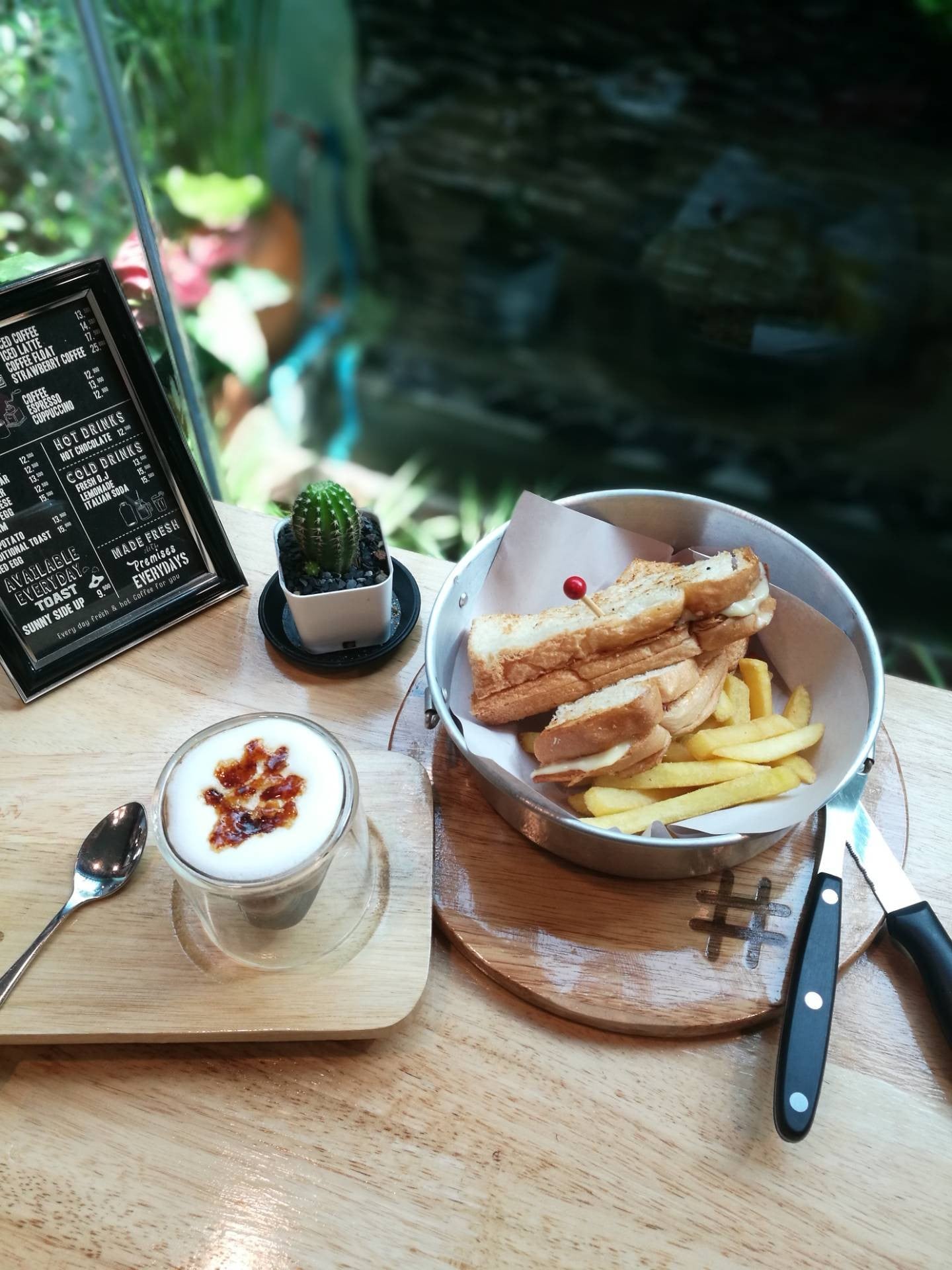รีวิว Hashtag Coffee & Cafe Bar. - เป็นร้านที่ชอบในระดับกลางๆของ ...