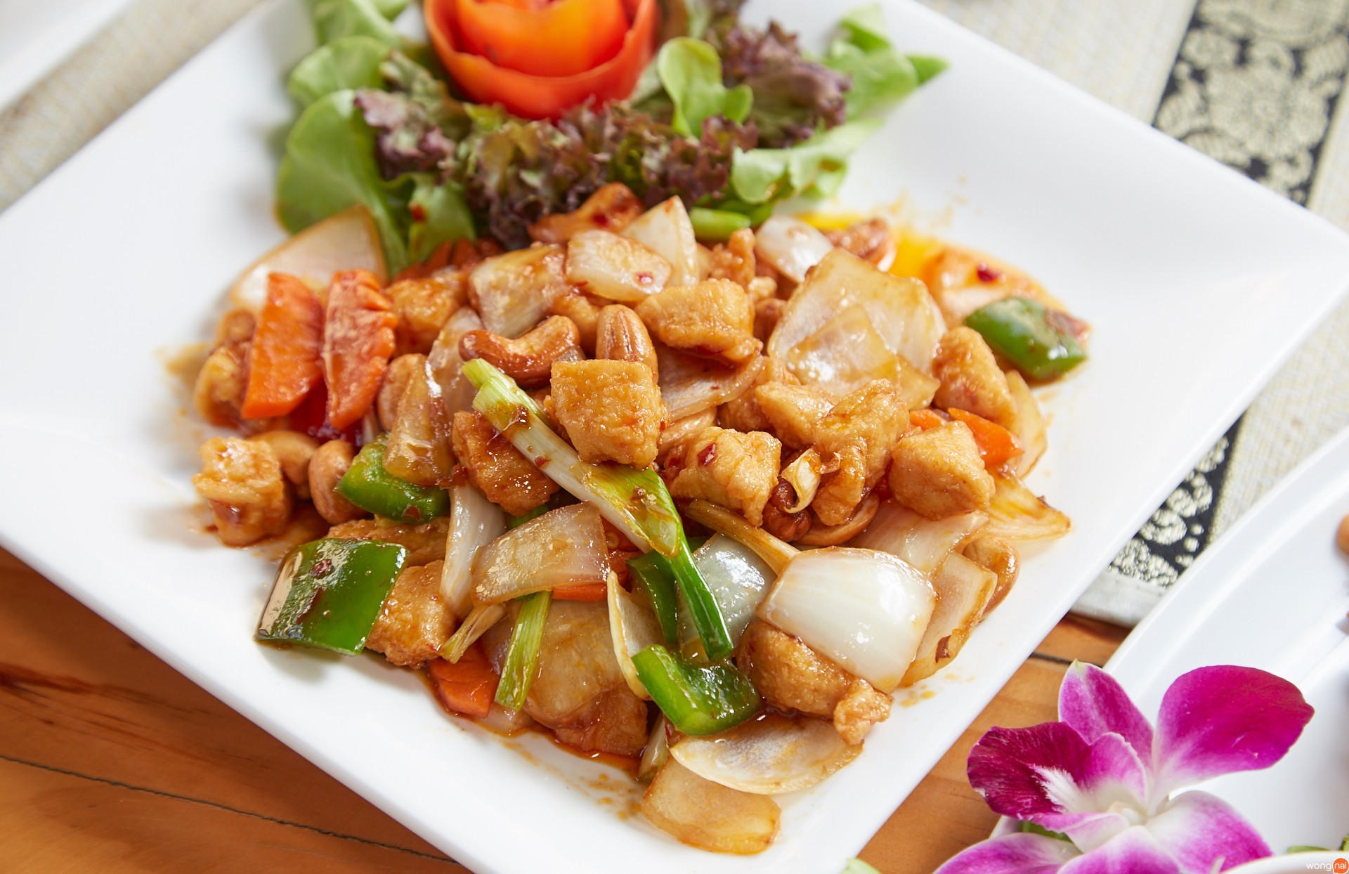 ไก่ผัดเม็ดมะม่วง