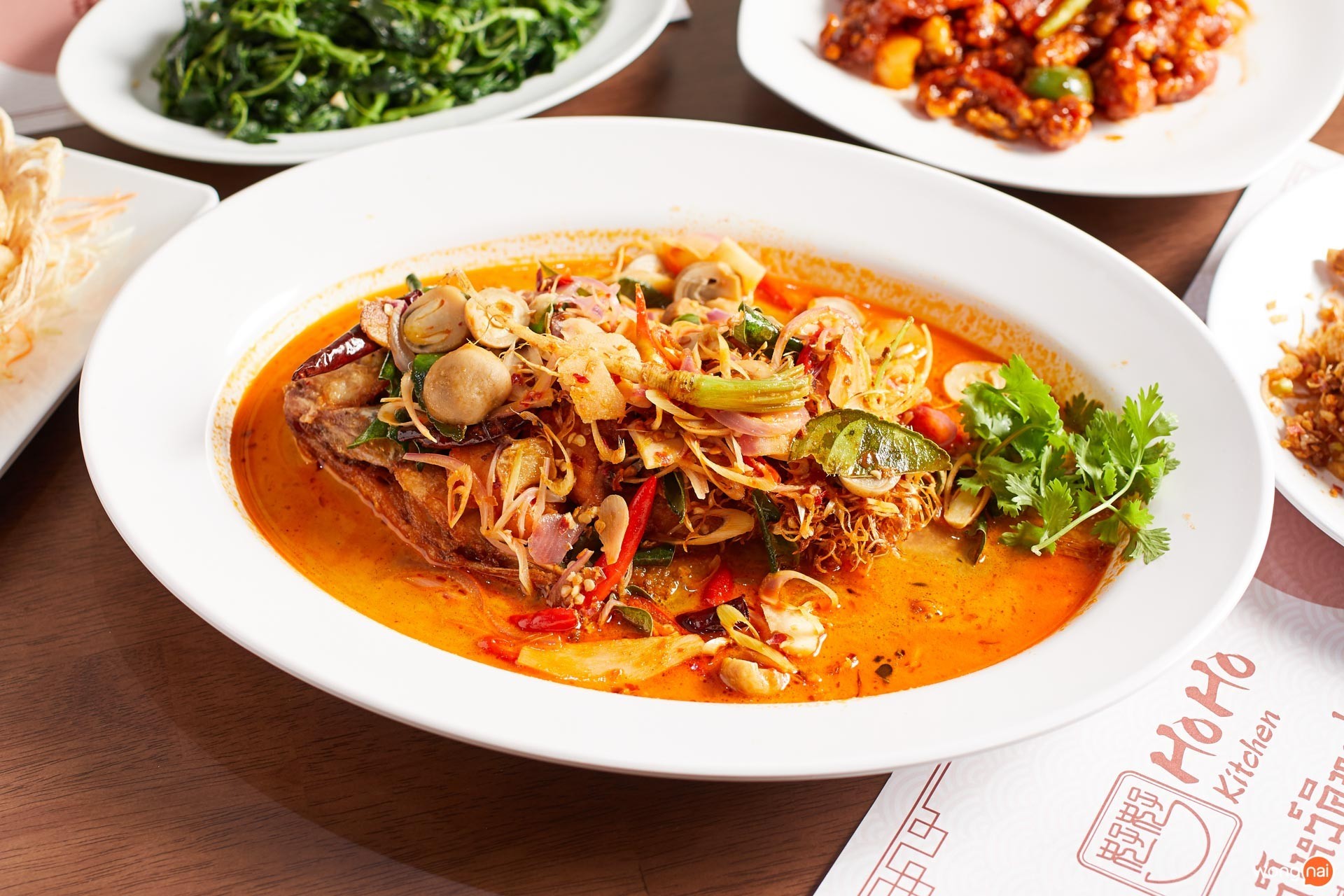 ปลาทับทิมทอดราดต้มยำ ของร้าน Ho Ho Kitchen