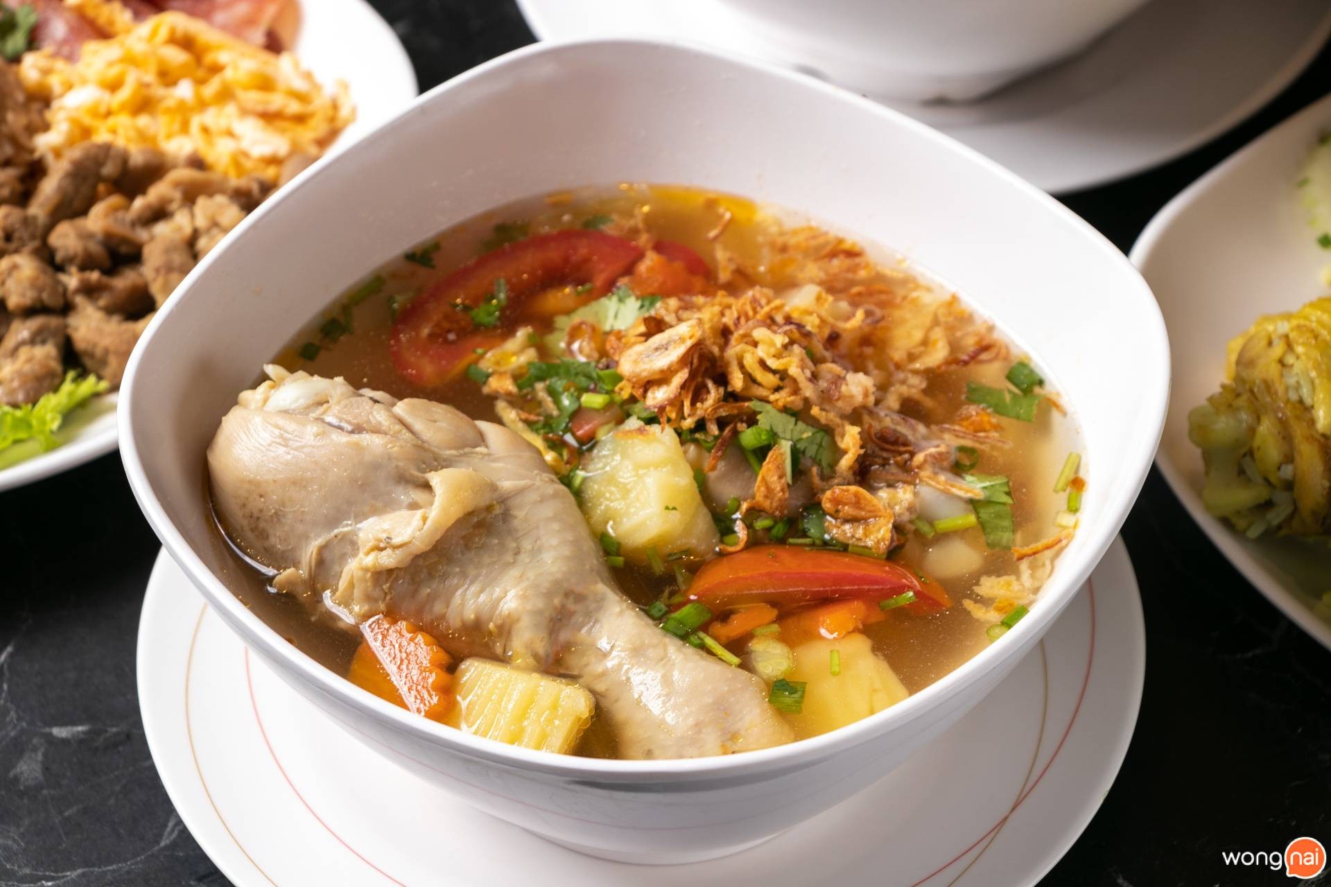 ซุปไก่ใส่มันฝรั่ง ของร้าน ข้าวซอยบ้านคุณยาย