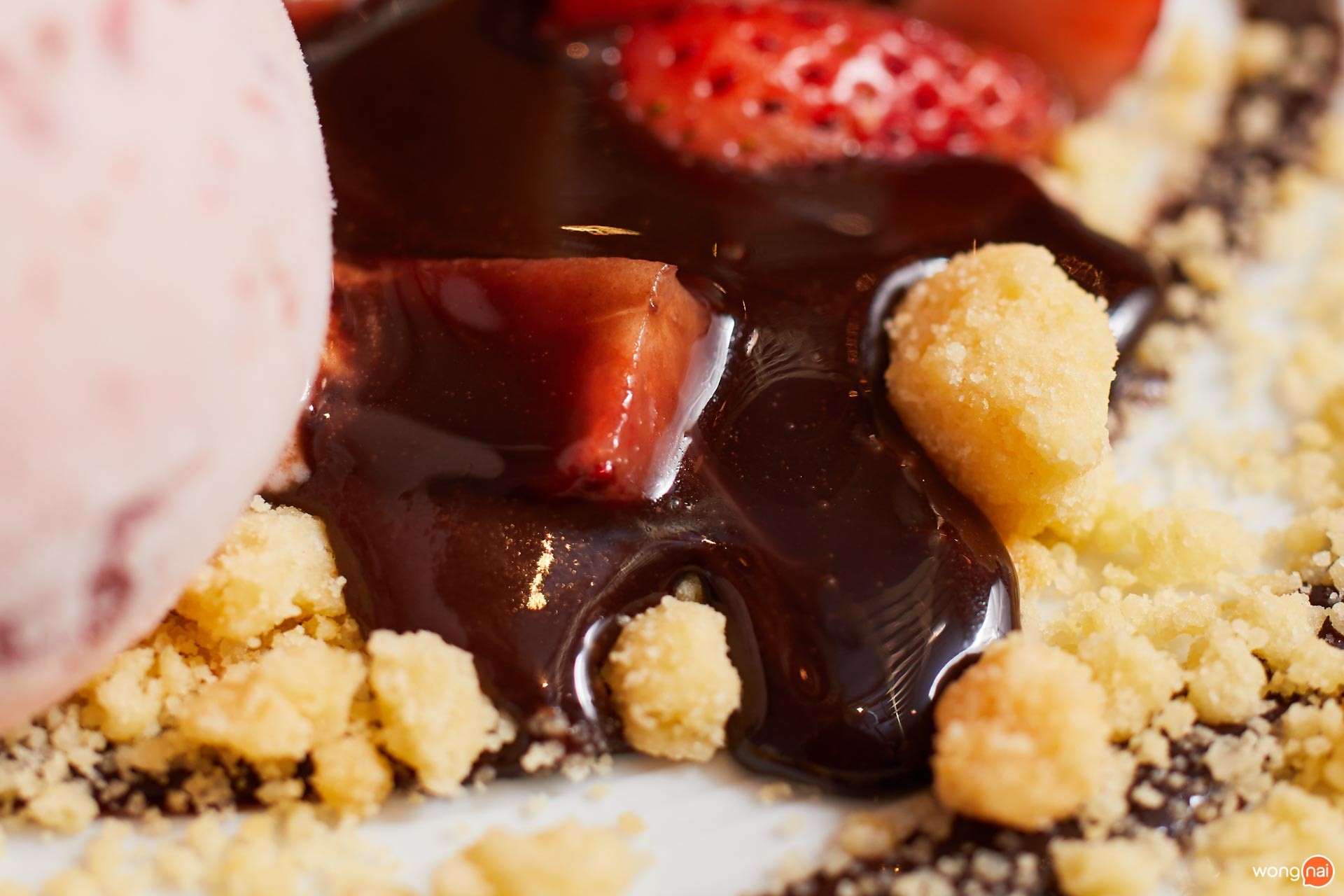 เมนู “Strawberry Chocolate Toast” ของร้าน “Swensen's”