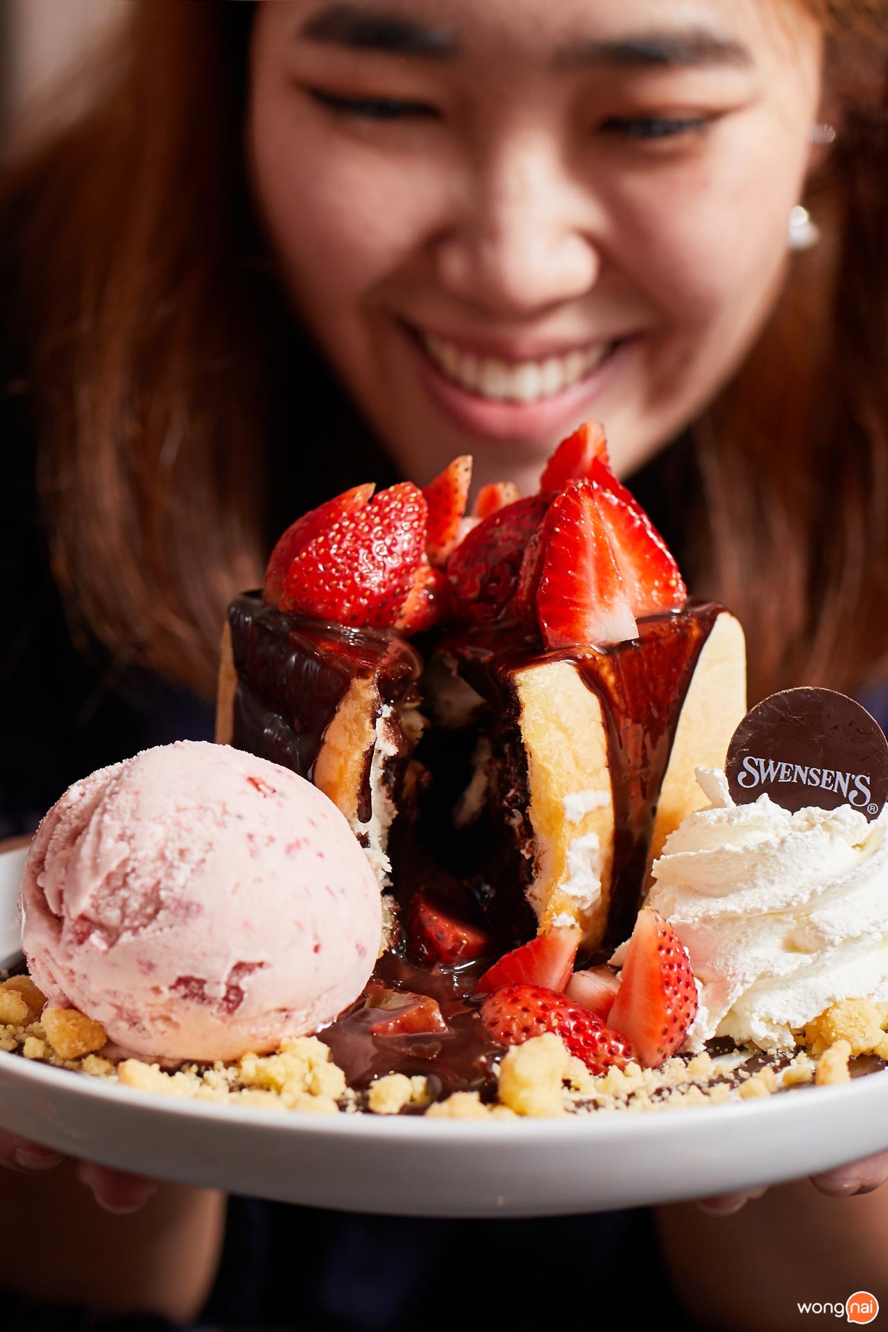 เมนู “Strawberry Chocolate Toast” ของร้าน “Swensen's”