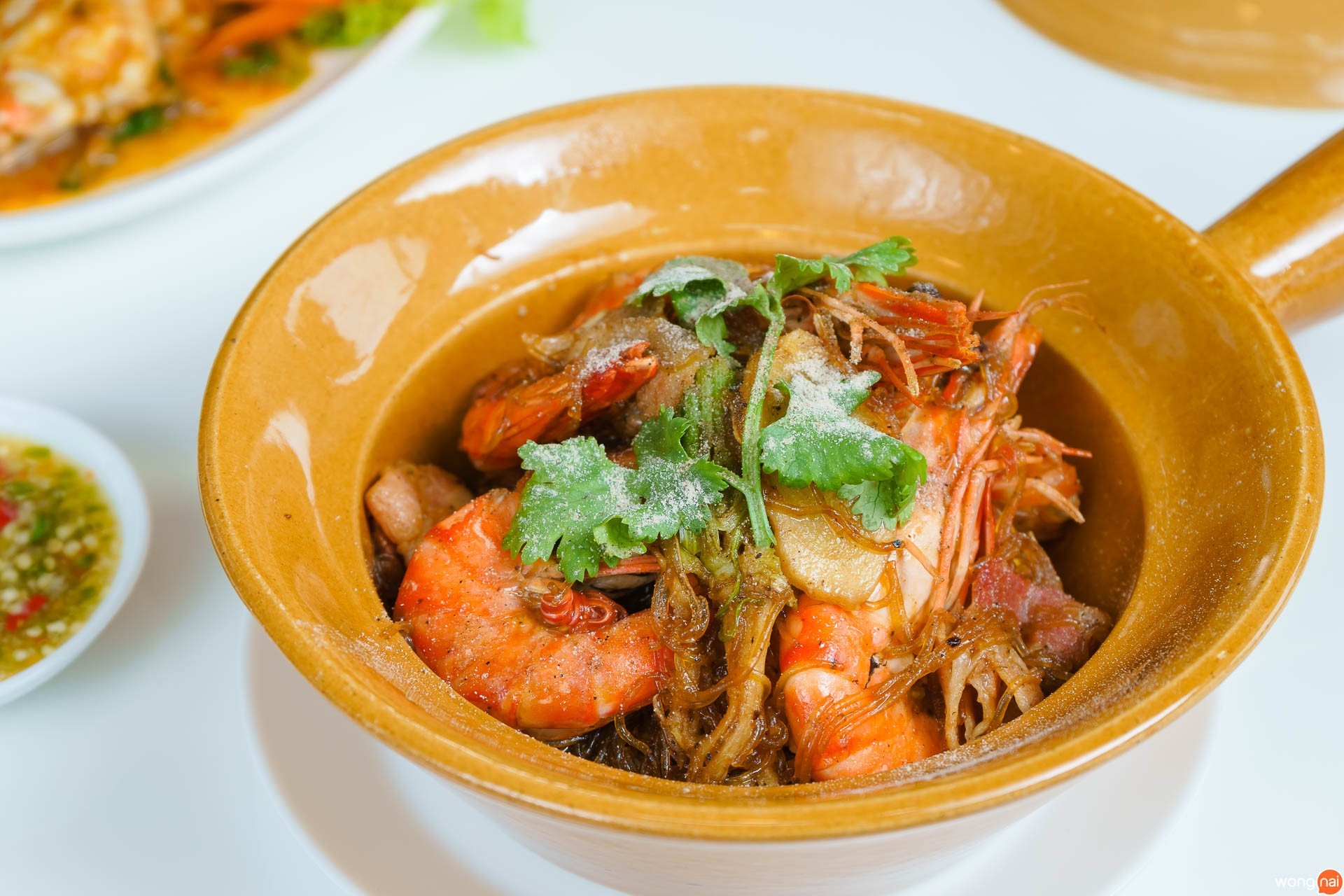 เมนู “กุ้งอบวุ้นเส้นหม้อดิน” ของร้าน “ครัวเลิศรส” ภูเก็ต