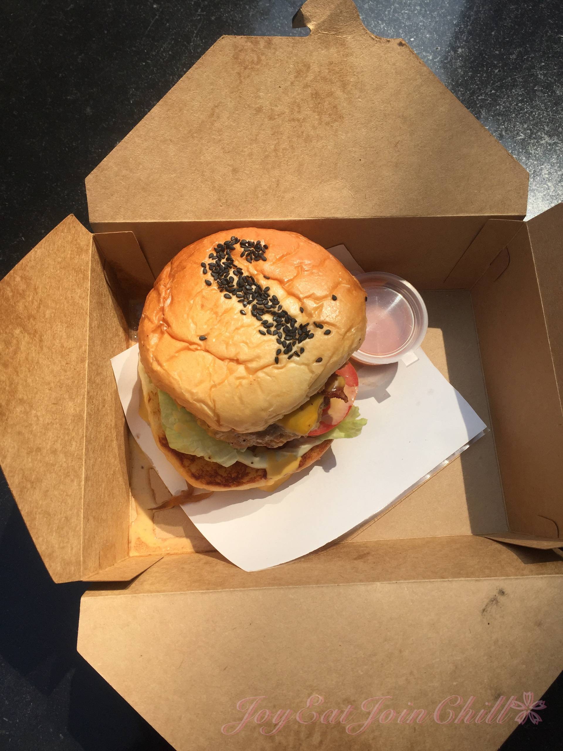 Lava Cheesy (Beef) Original ร้าน JIM's Burgers & Beers อารีย์ Wongnai