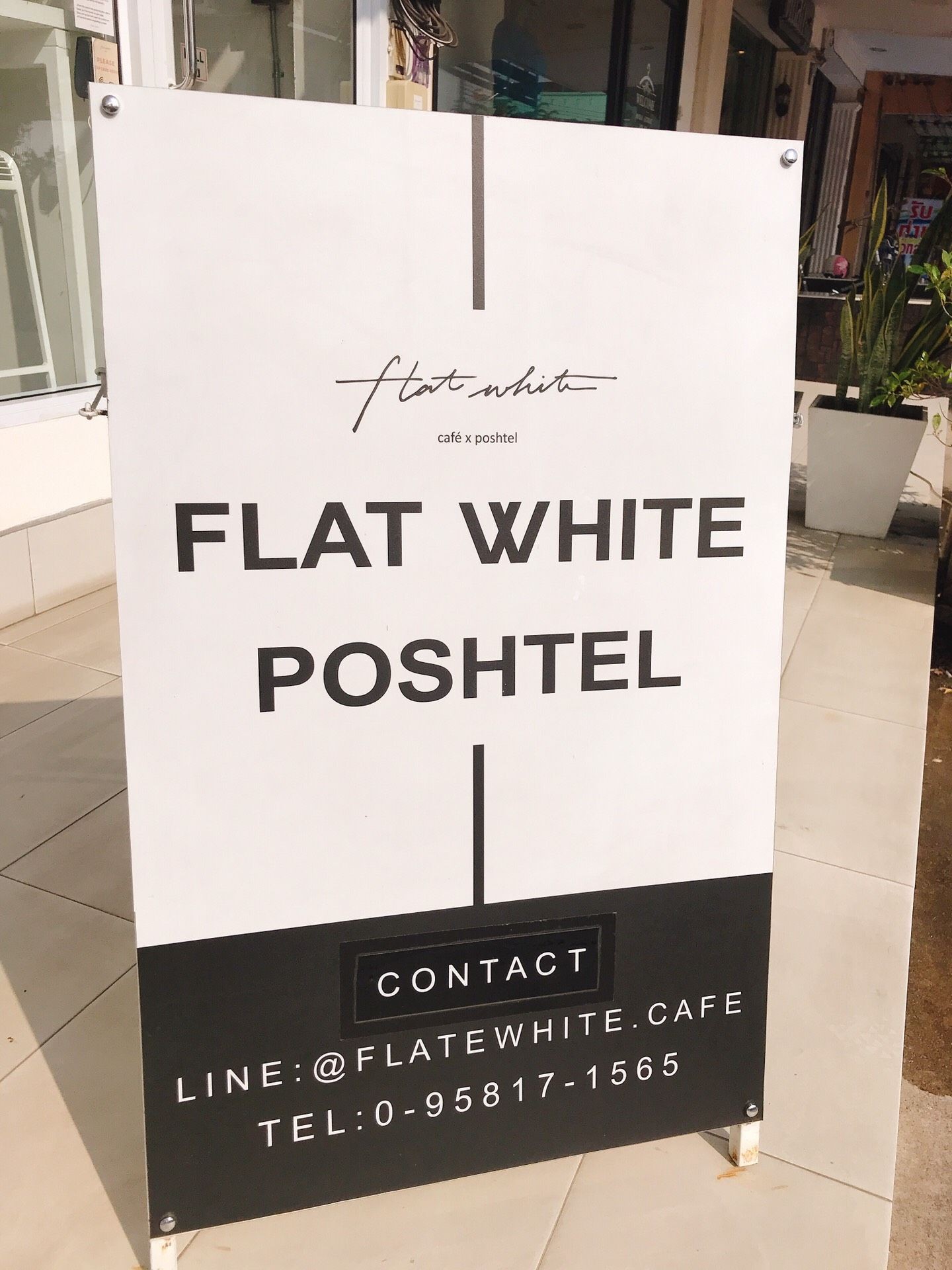 รีวิว Flat White Café X Poshtel Lampang ร้านสีขาวสบายๆกับกาแฟที่ใช้ได้