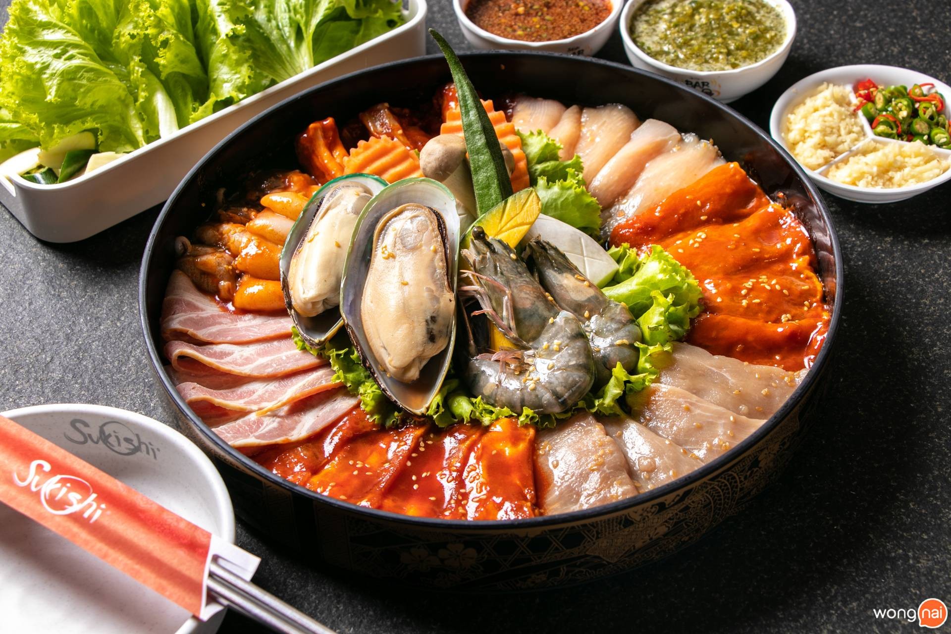 เมนู “ชุดครอบครัวเกาหลีดีลักซ์” ของร้าน “Sukishi”