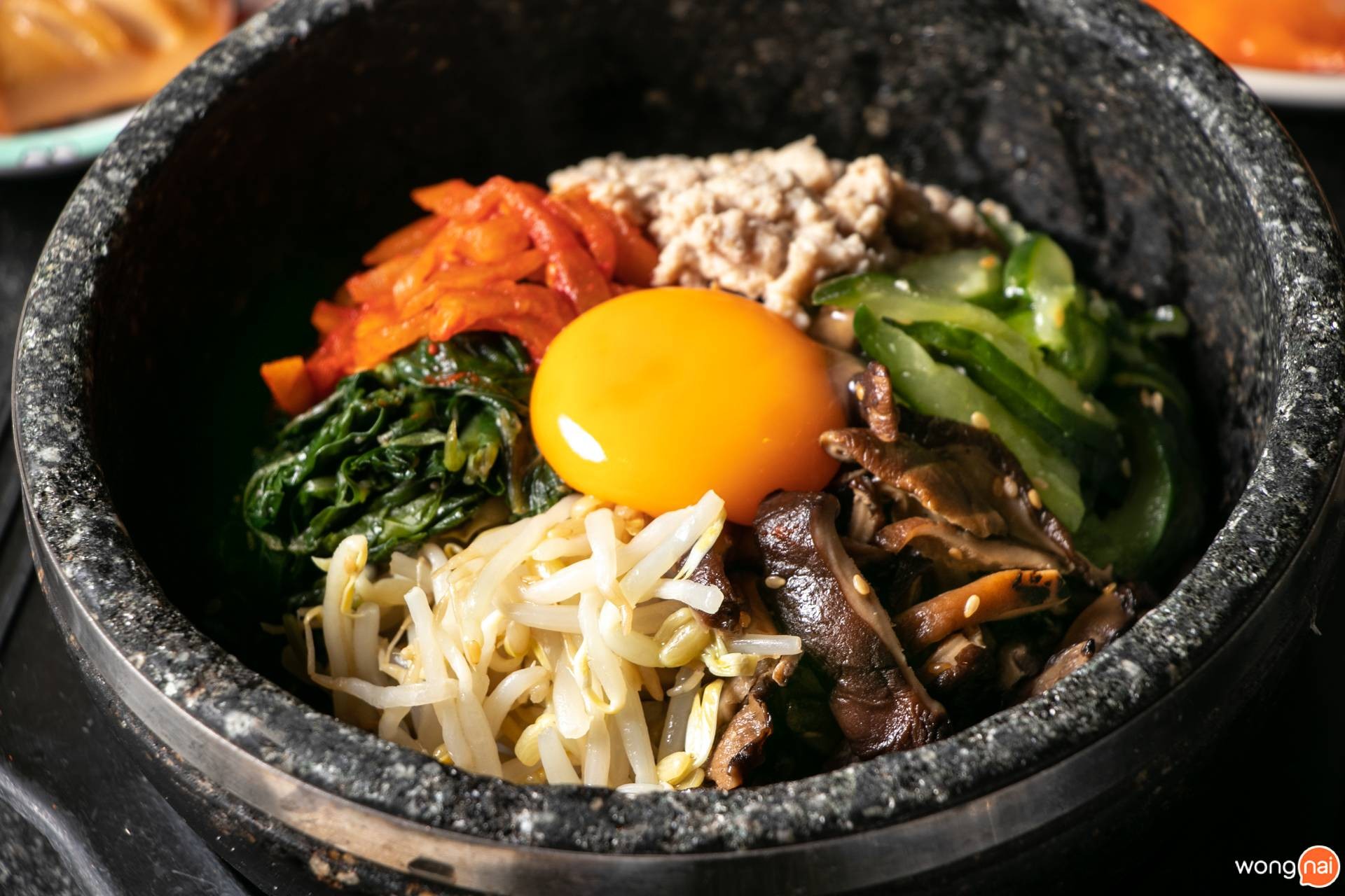 เมนู “ข้าวยำเกาหลีชามร้อน” ของร้าน “Sukishi”