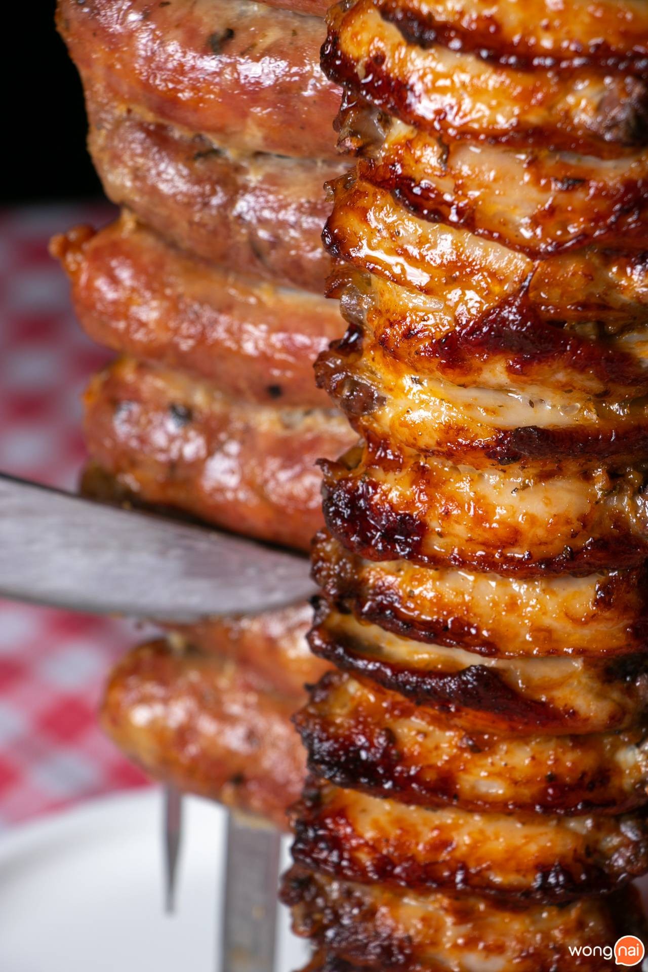 เมนู "Pork Sausage" และ "Chicken Wings" ของร้าน "Fogo Asia"