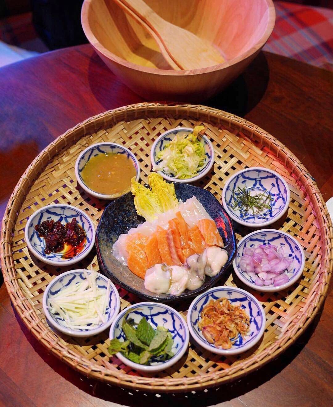 รีวิว Ross Kitchen at Akara Bangkok อนุสาวรีย์ชัยสมรภูมิ รางน้ำ