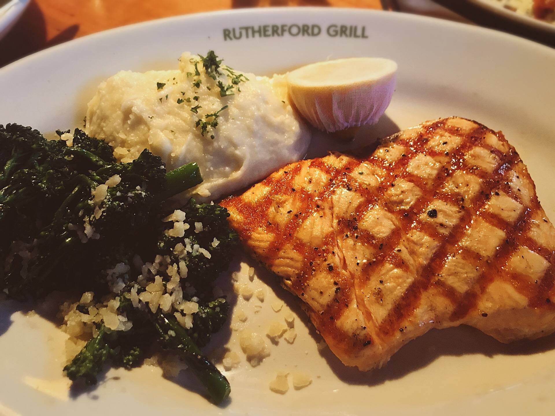 ร้าน Rutherford Grill รีวิวร้านอาหาร