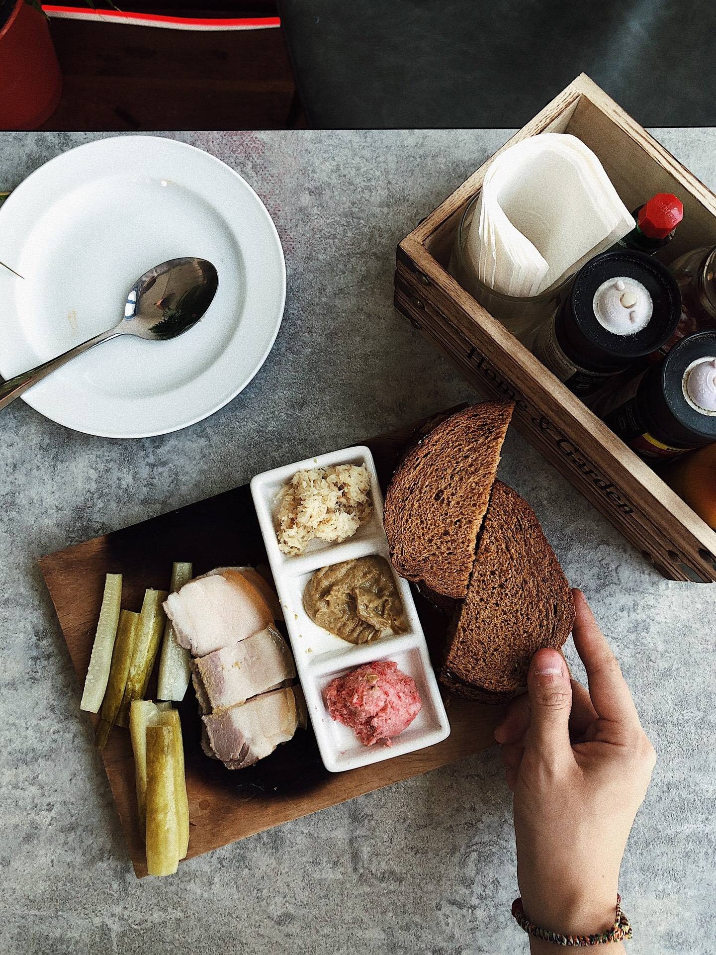 [รีวิว] ร้าน The Moon Under Water เมนูแนะนำ รูปภาพ ราคา