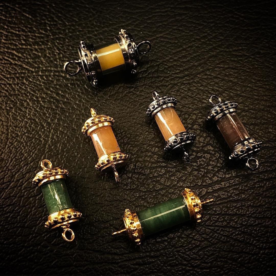 สีผึ้งครูบากฤษณะ เป็นพุทธคุณด้านเมตตามหานิยม