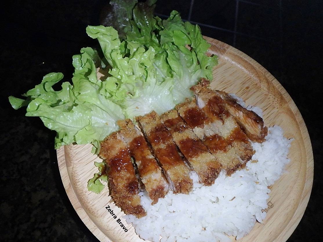Tonkatsu with Rice (ข้าวหน้าหมูชุบเกล็ดขนมปังทอด)