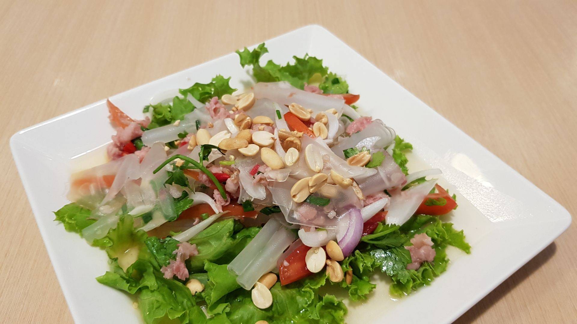 ยำแหนมสดเซี่ยงไฮ้ ร้าน M Café Food and Beverage